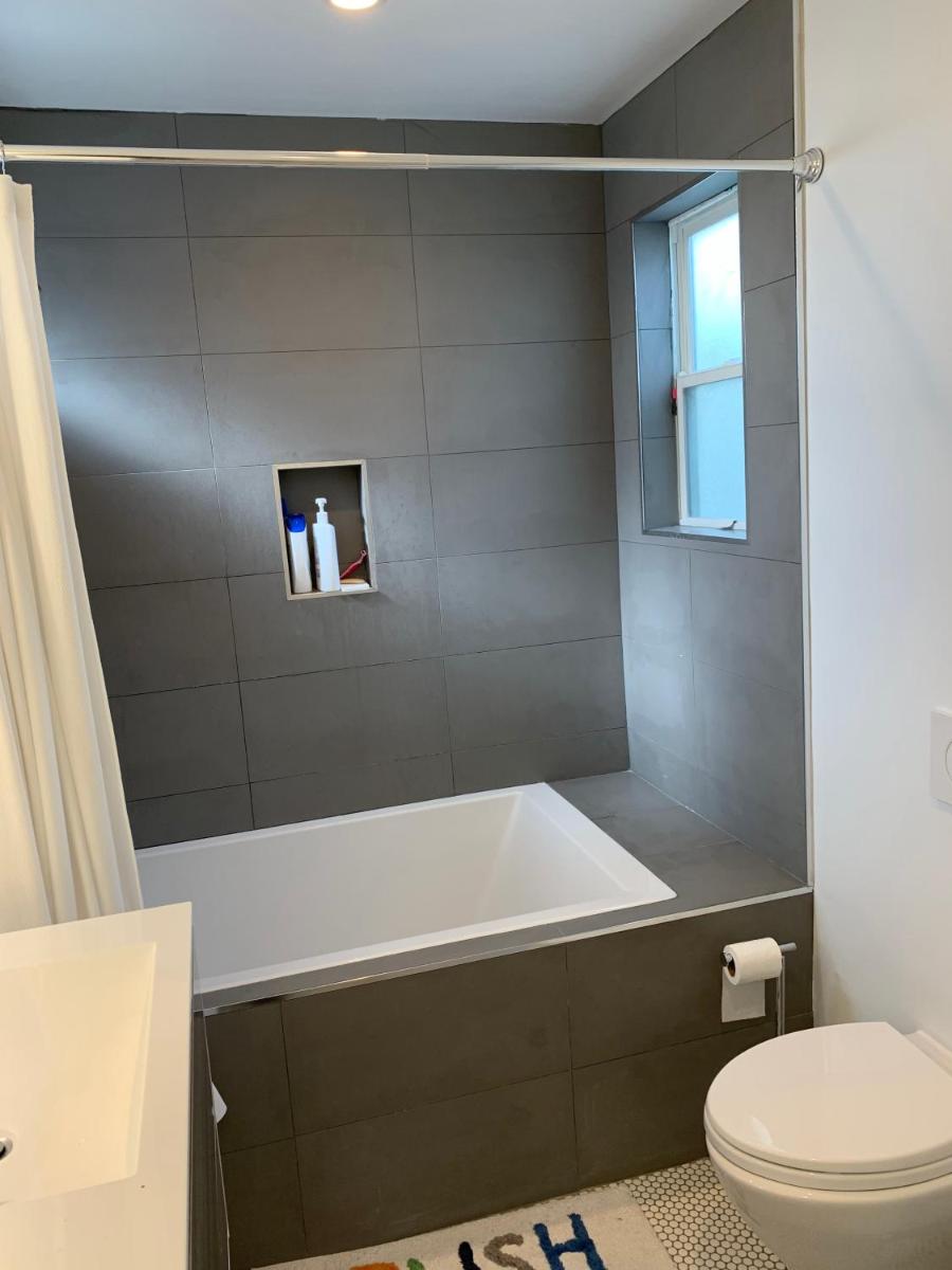 Beautiful 3 Bed 3 Bath upper house in Bernal Glen view 4