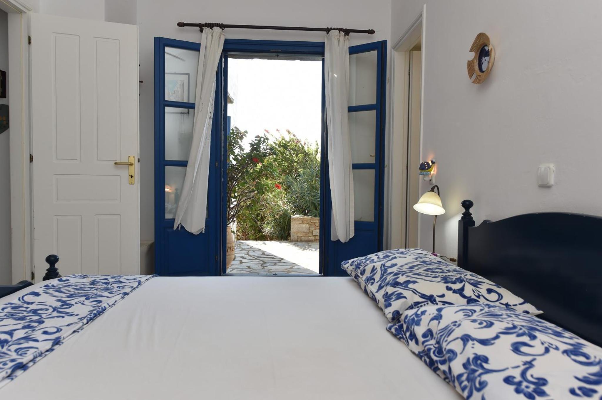 Sophia Villa Paros - Beachfront Villa at Lolantonis photo 4