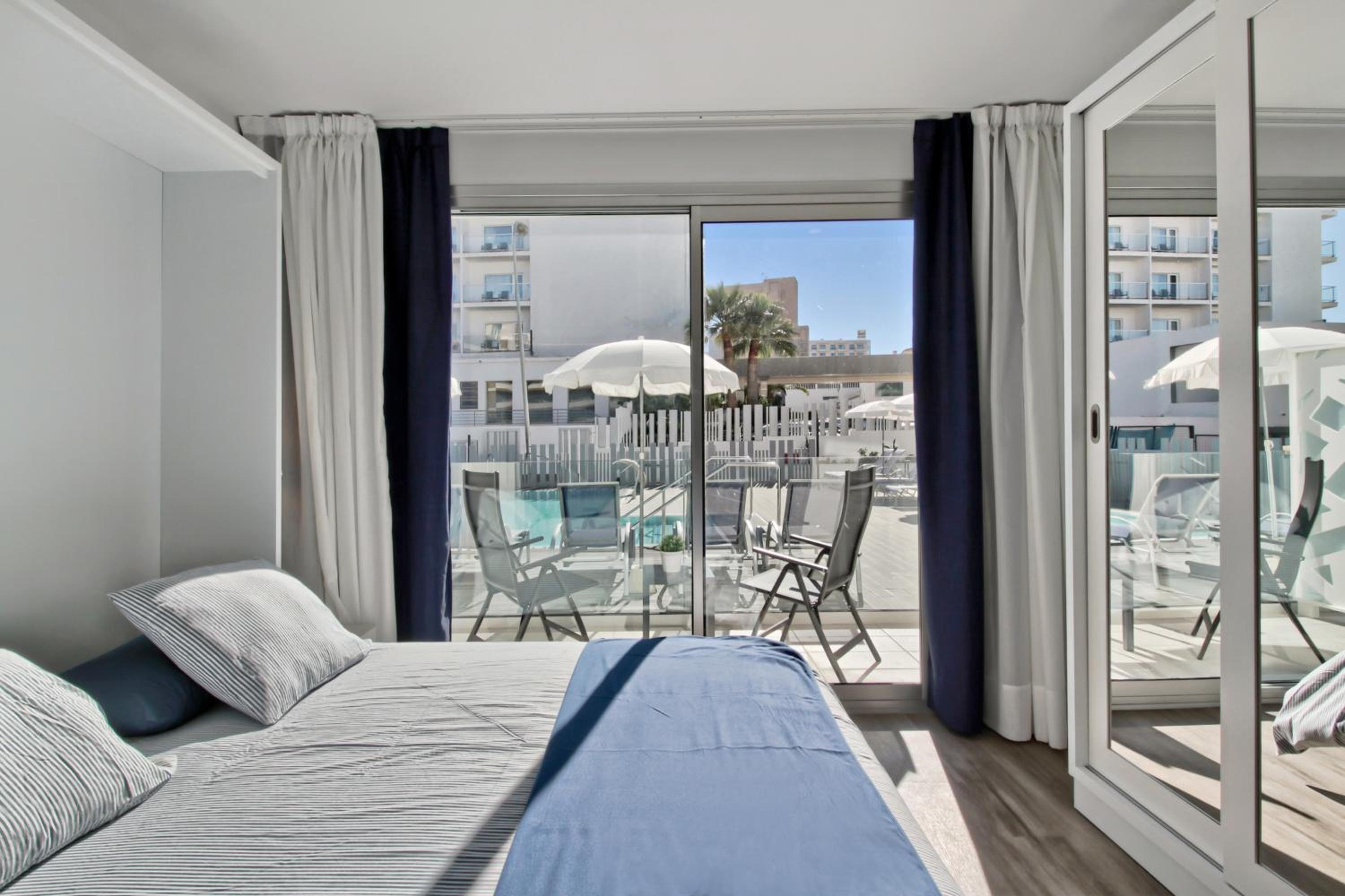Carihuela Suites