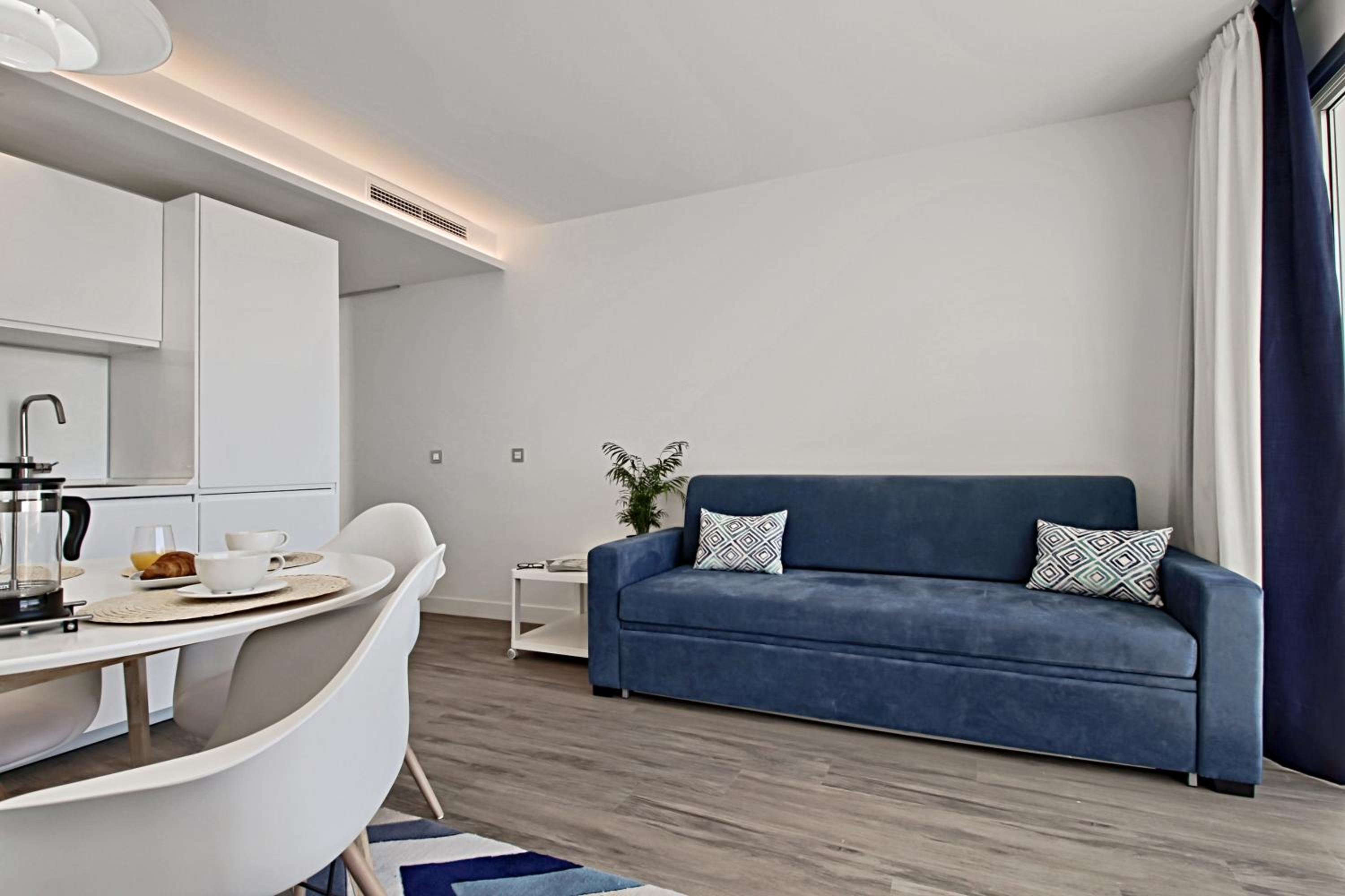 Carihuela Suites
