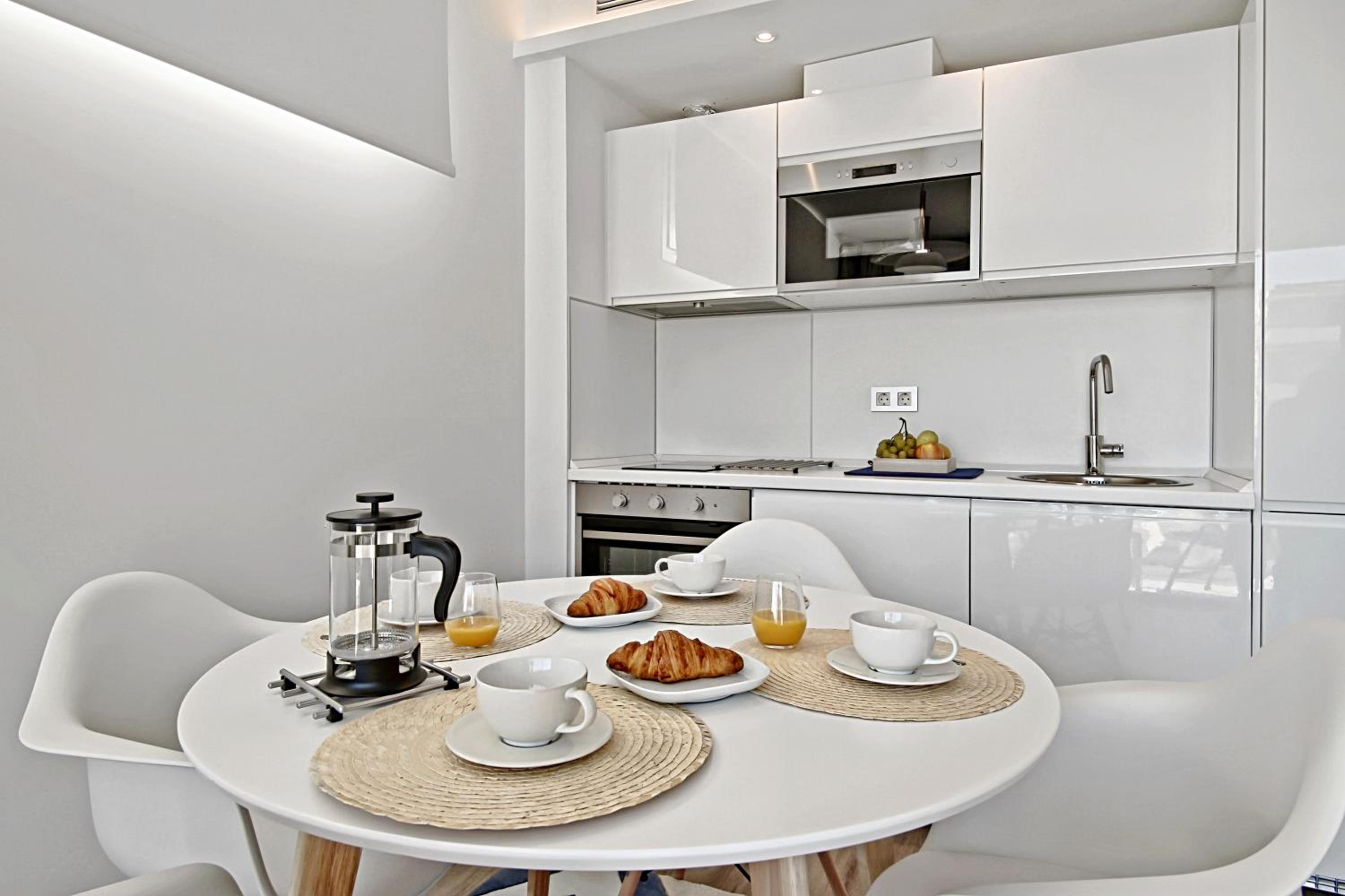 Carihuela Suites