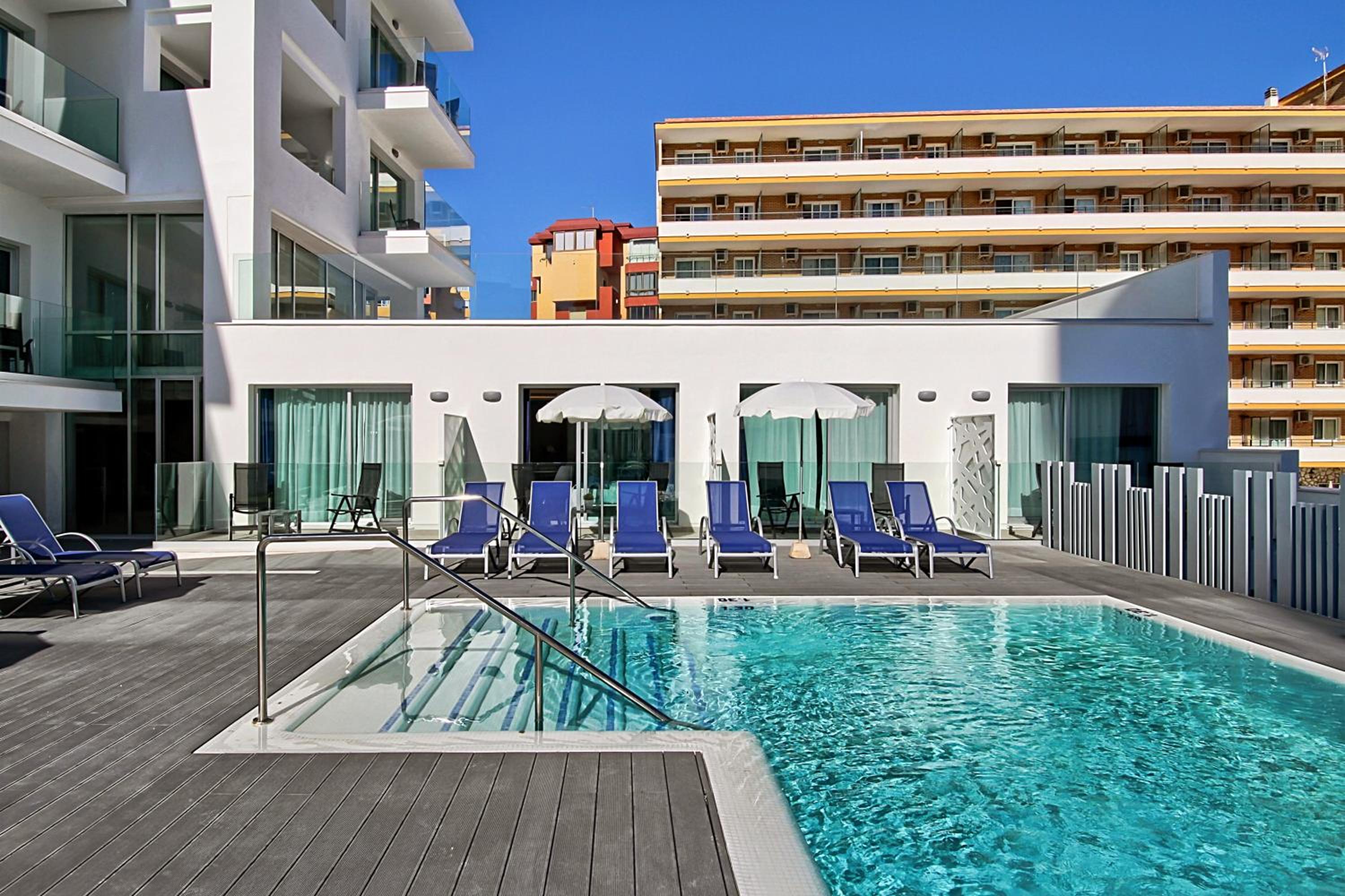 Carihuela Suites