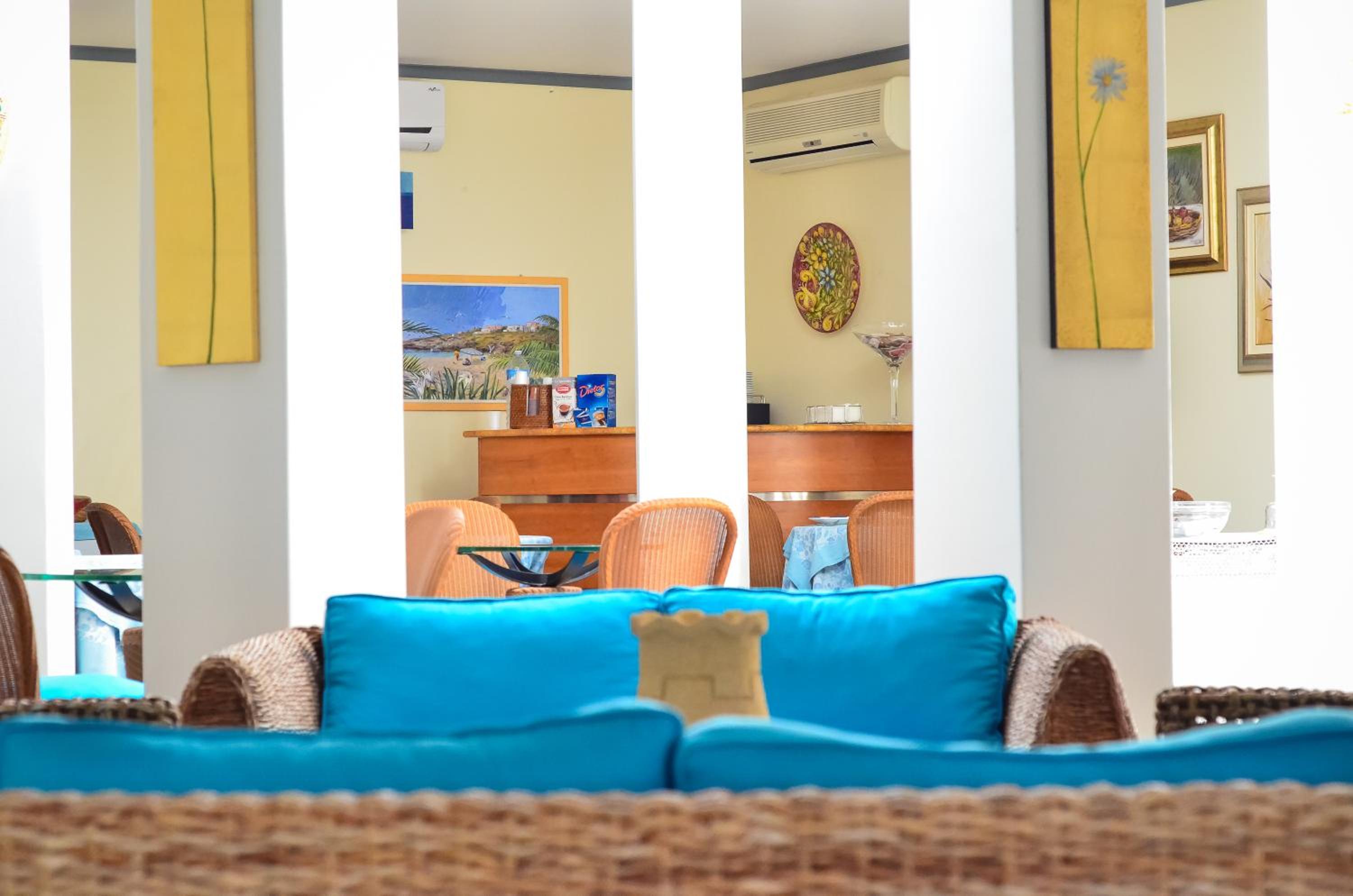 Hotel Il Faro Della Guitgia Tommasino photo 4