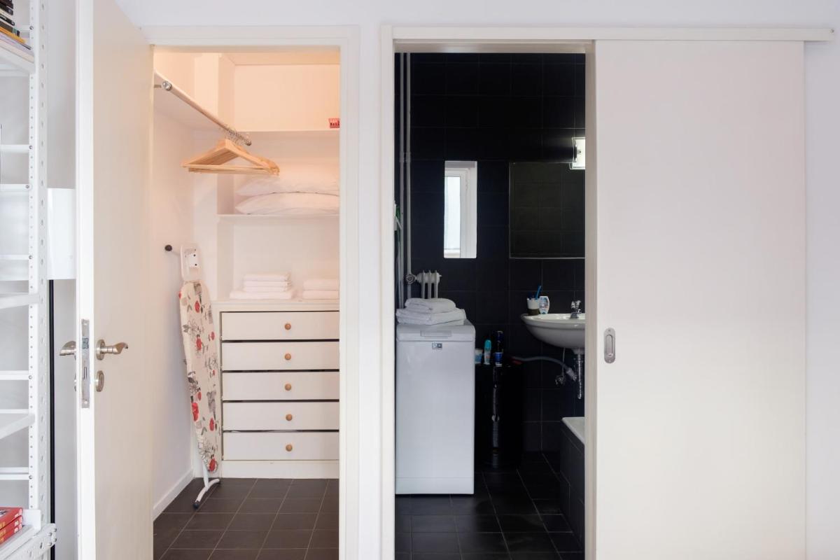 White n Bright Studio Apt