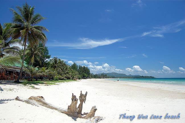 Albatross Guesthouse @ Thungwualaen Beach