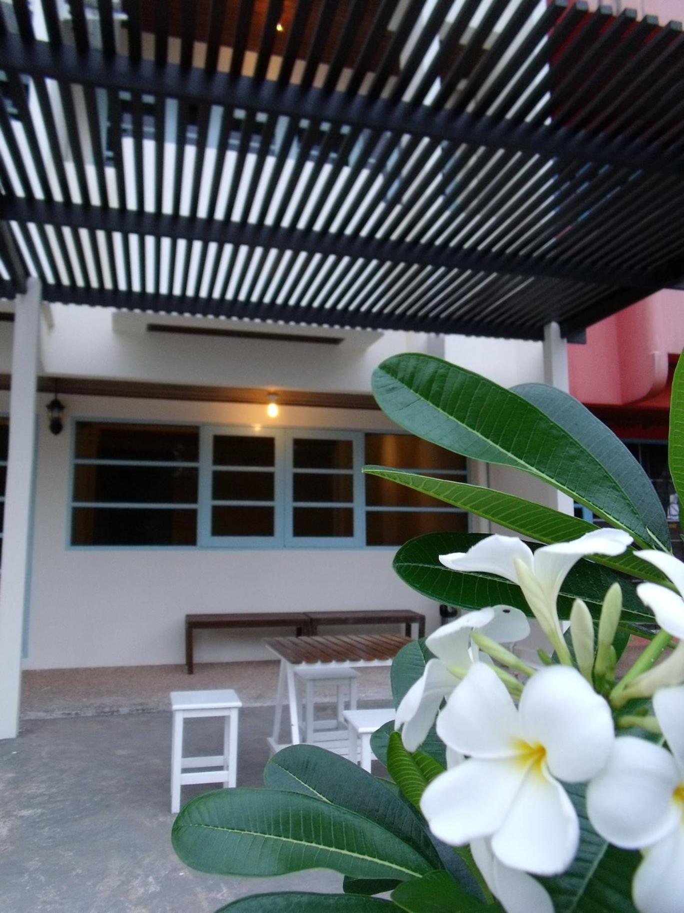 Albatross Guesthouse @ Thungwualaen Beach