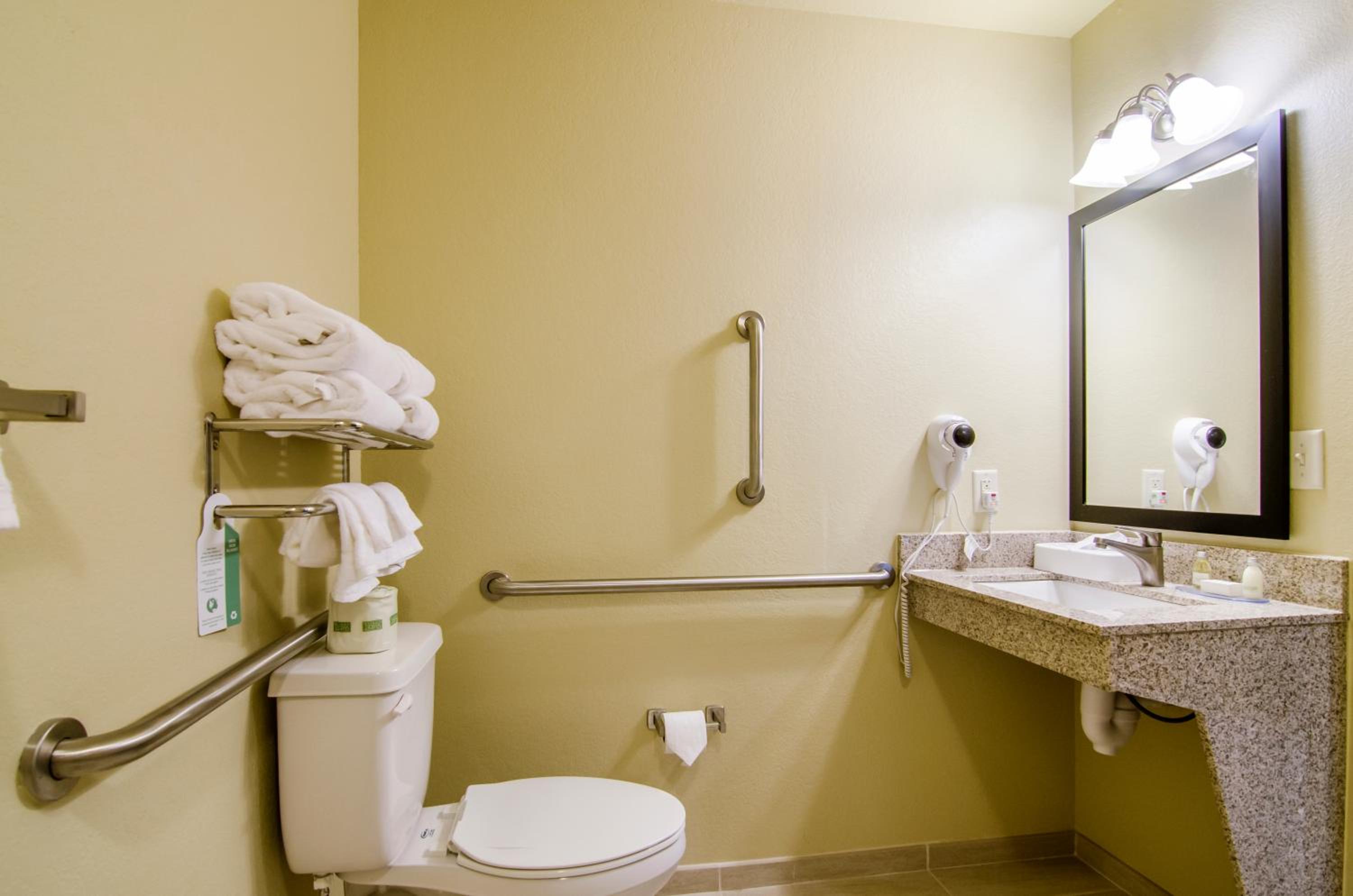 Cobblestone Inn & Suites - Oberlin