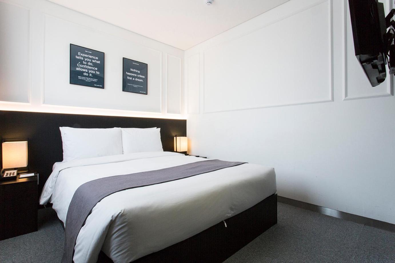 Vella Suite Hotel - Image 4