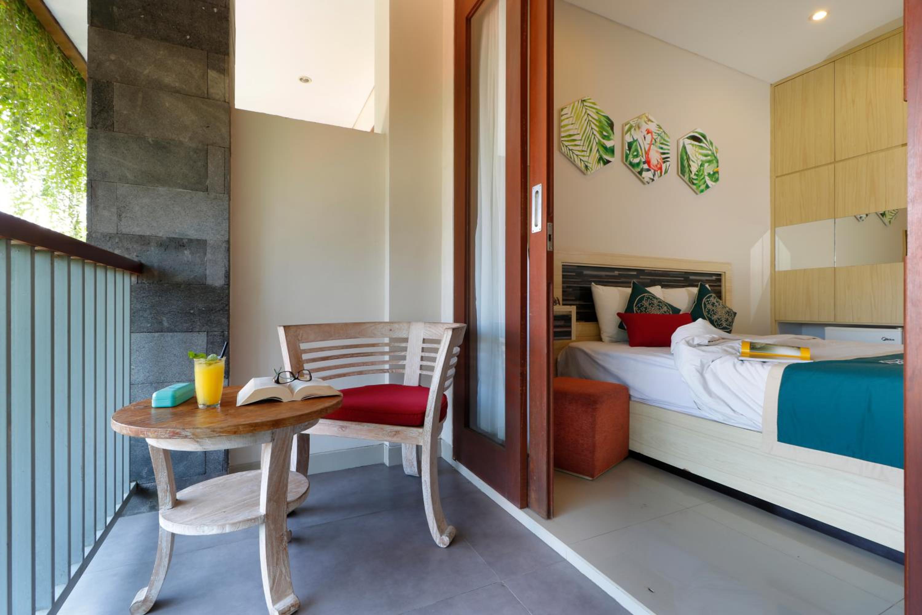 Hotel Vansari Hotel - Image 1