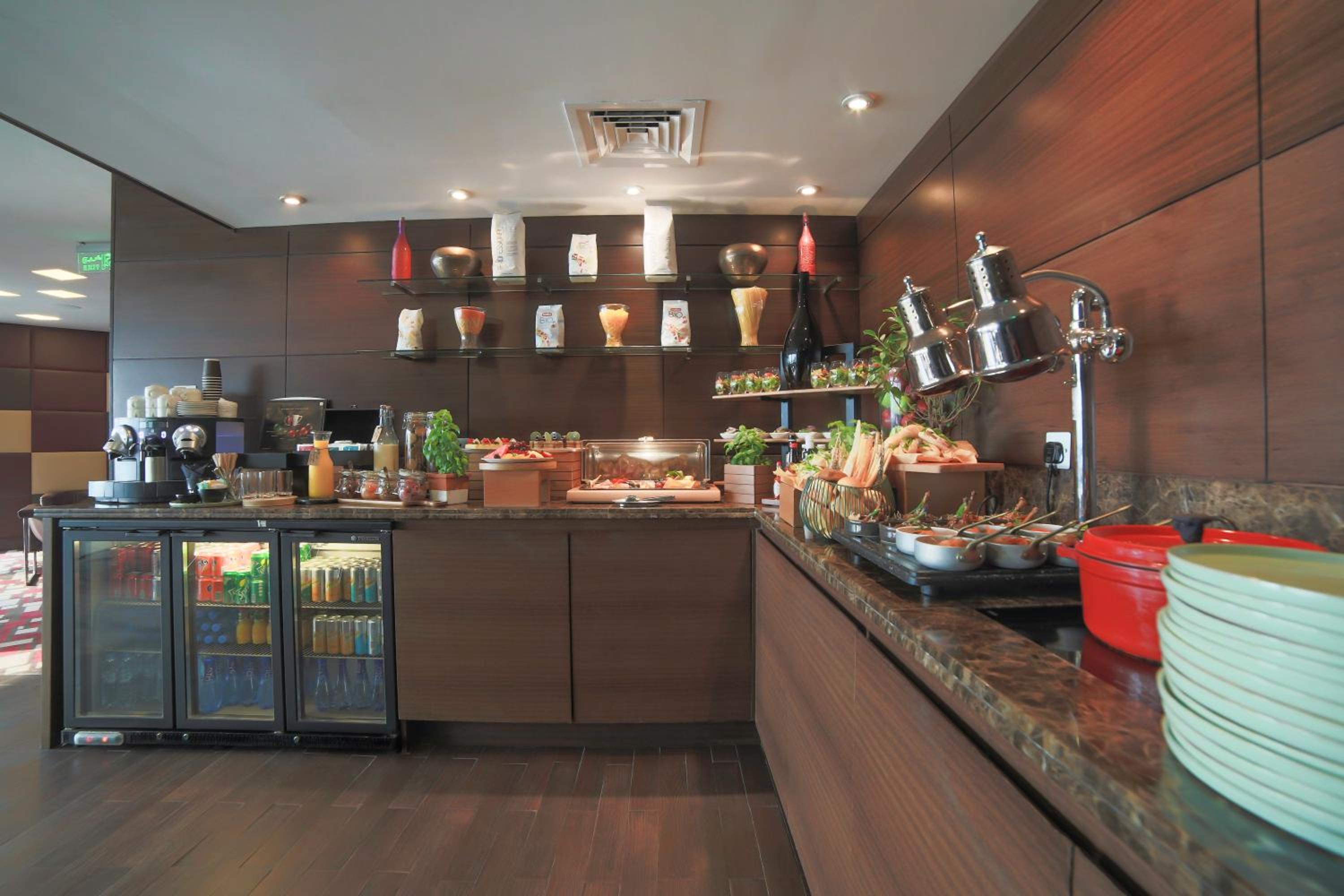 Yas Plaza Mangroves by IHG