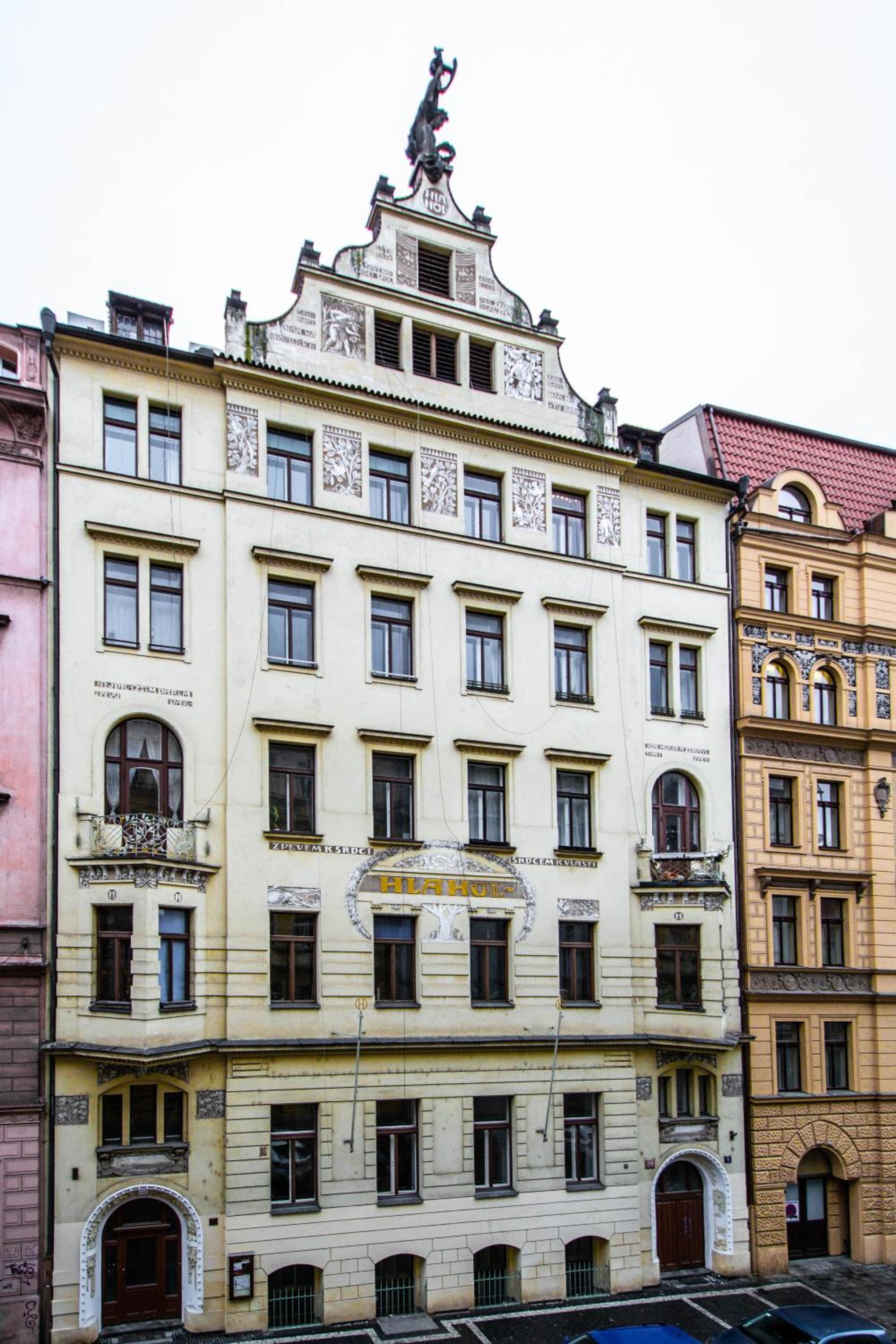 Vojtesska Apartment By Ruterra
