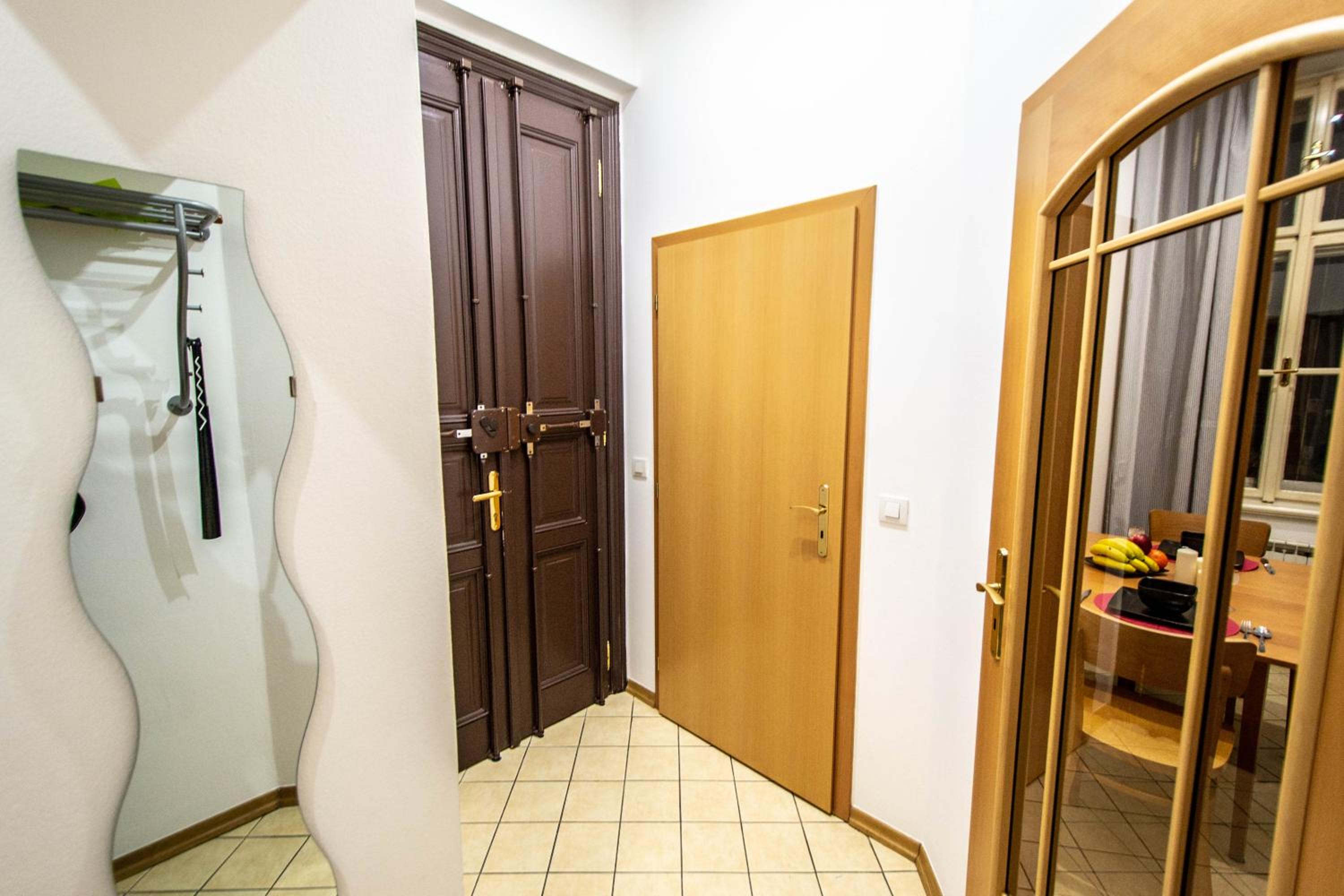 Vojtesska Apartment By Ruterra