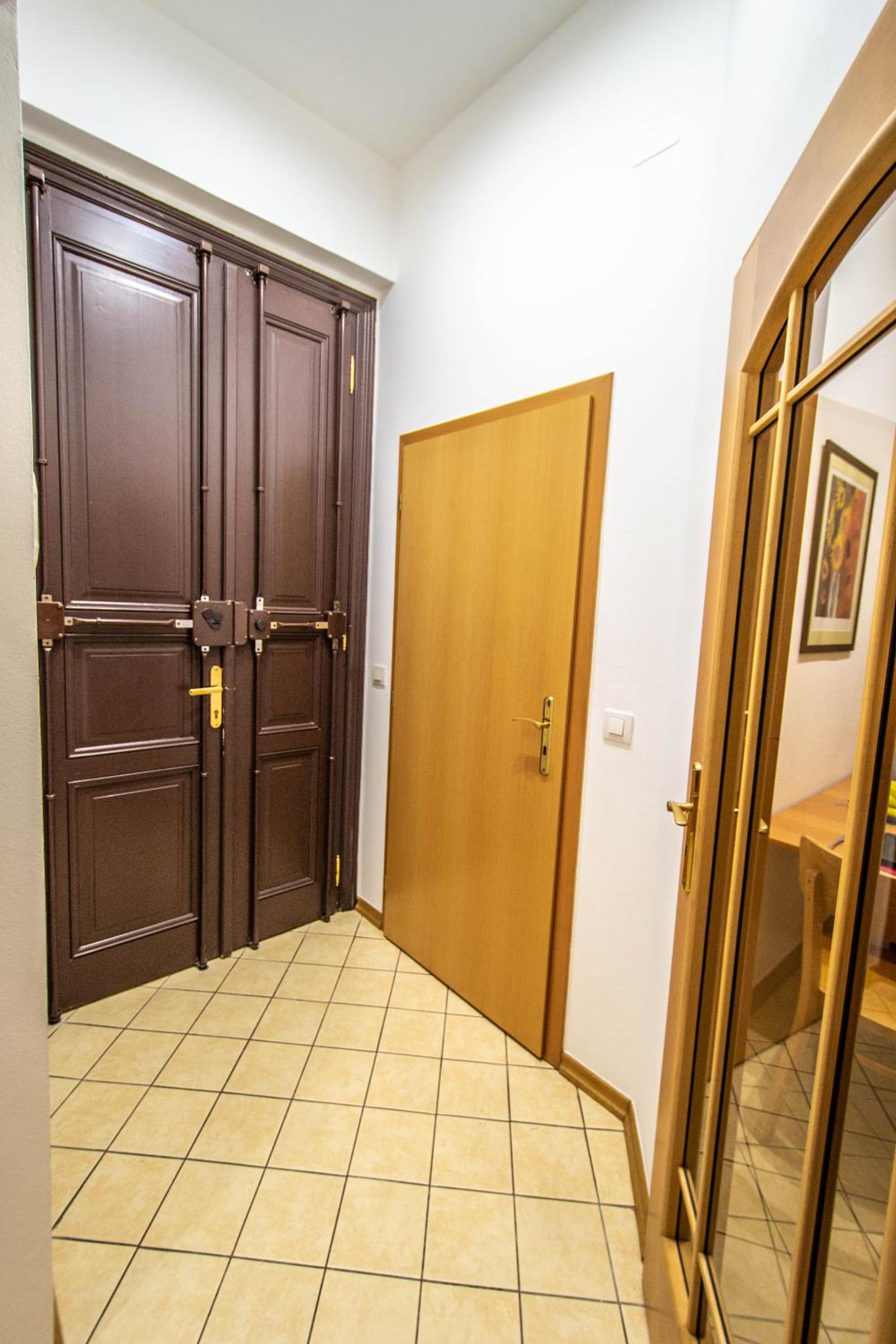 Vojtesska Apartment By Ruterra