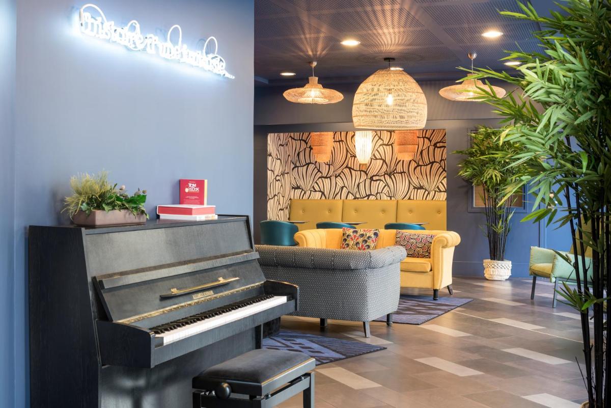 hotel reception