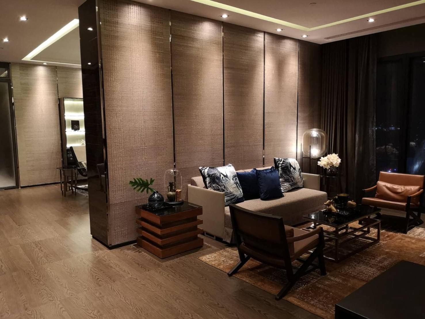 Luxurious & Romantic in the Heart of BKK. MRT/BTS!