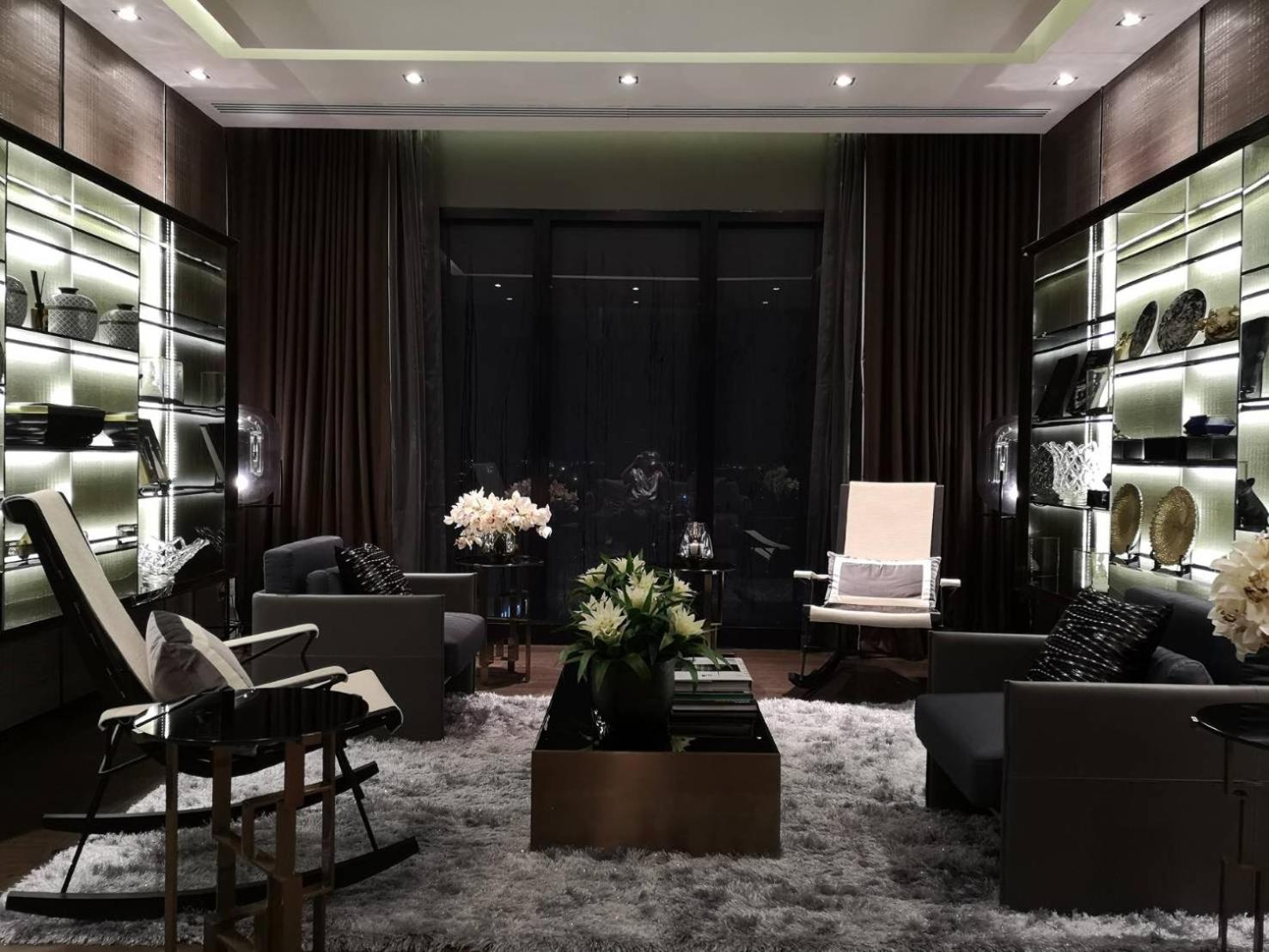Luxurious & Romantic in the Heart of BKK. MRT/BTS!