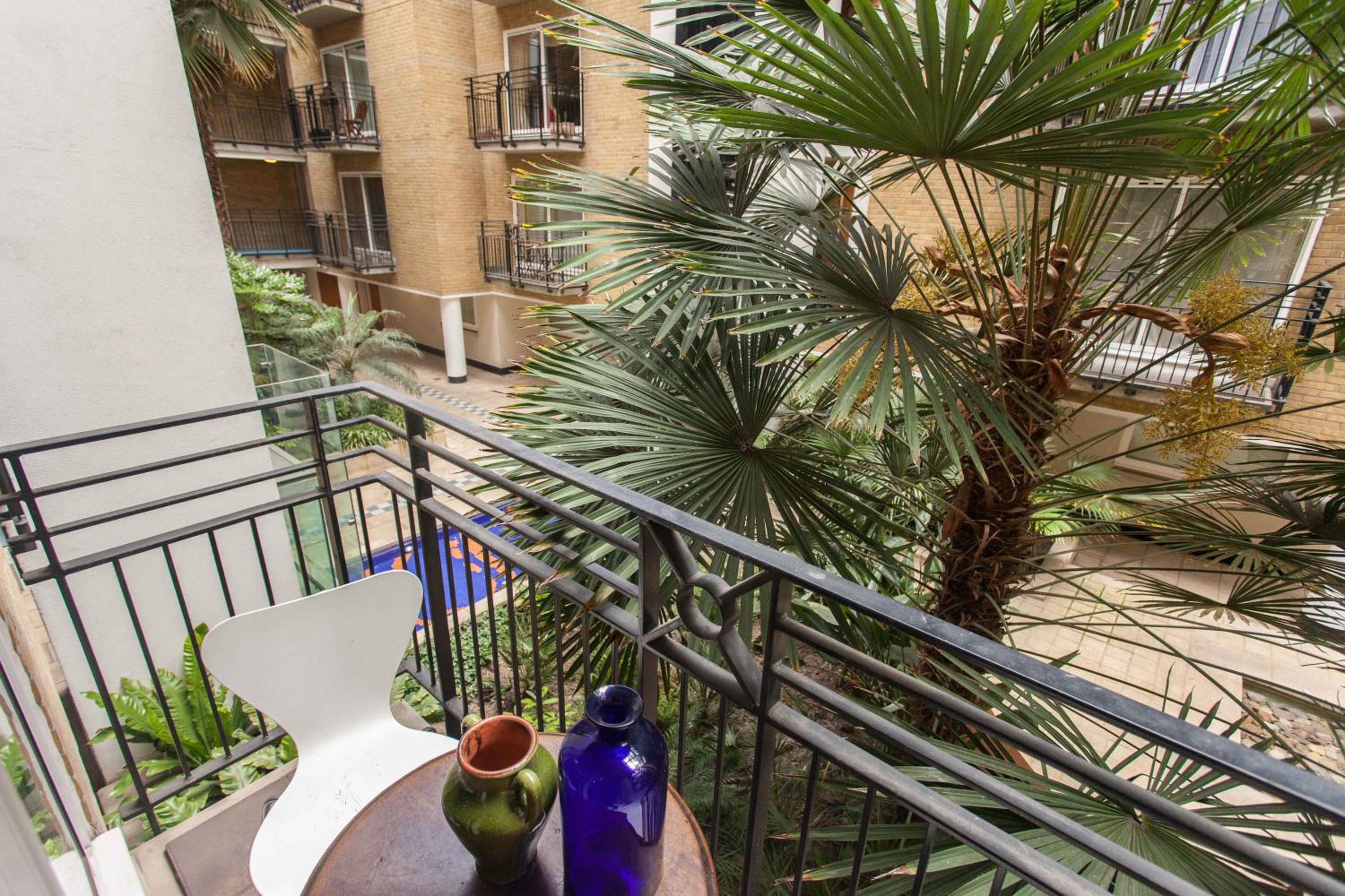 balcony