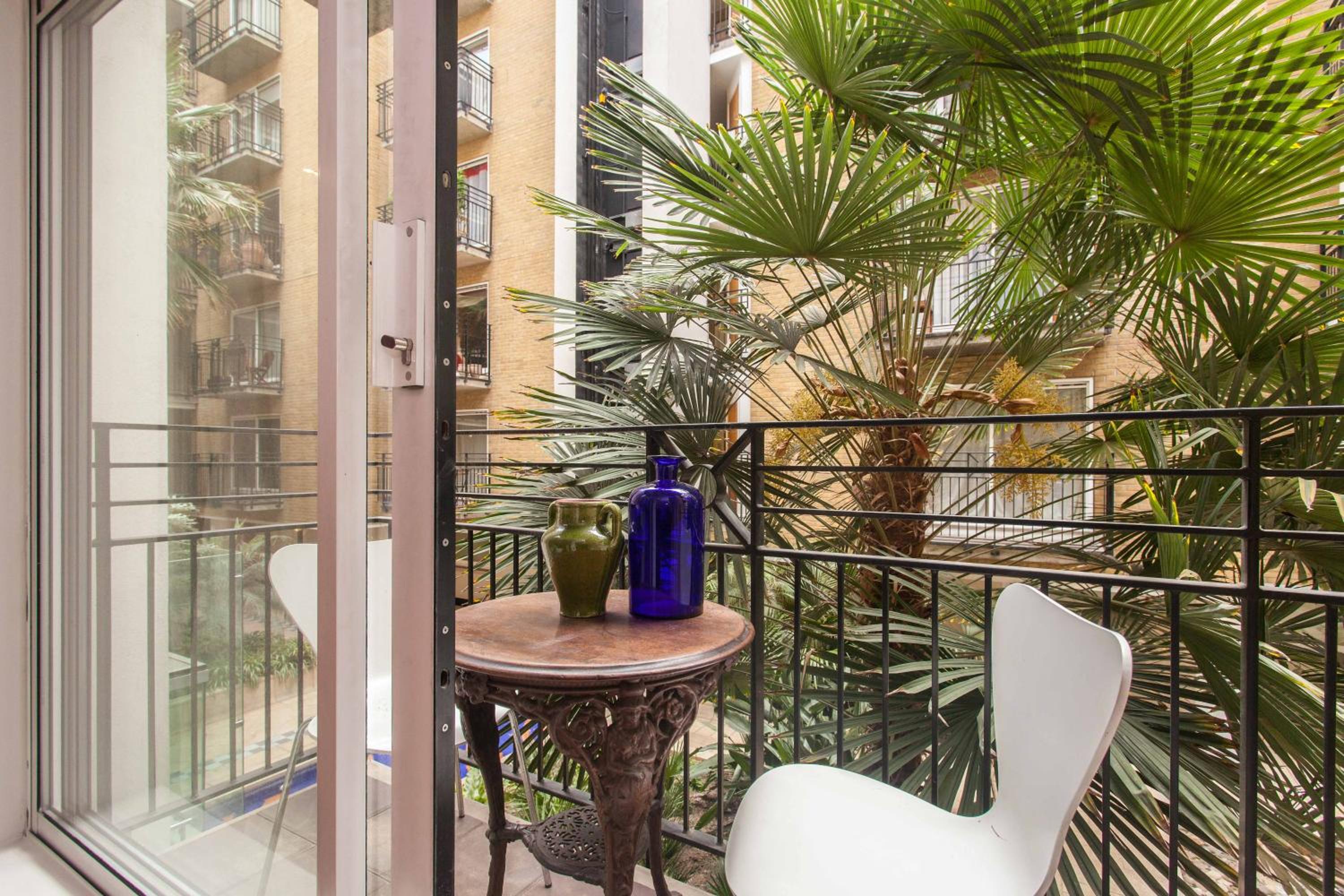 balcony