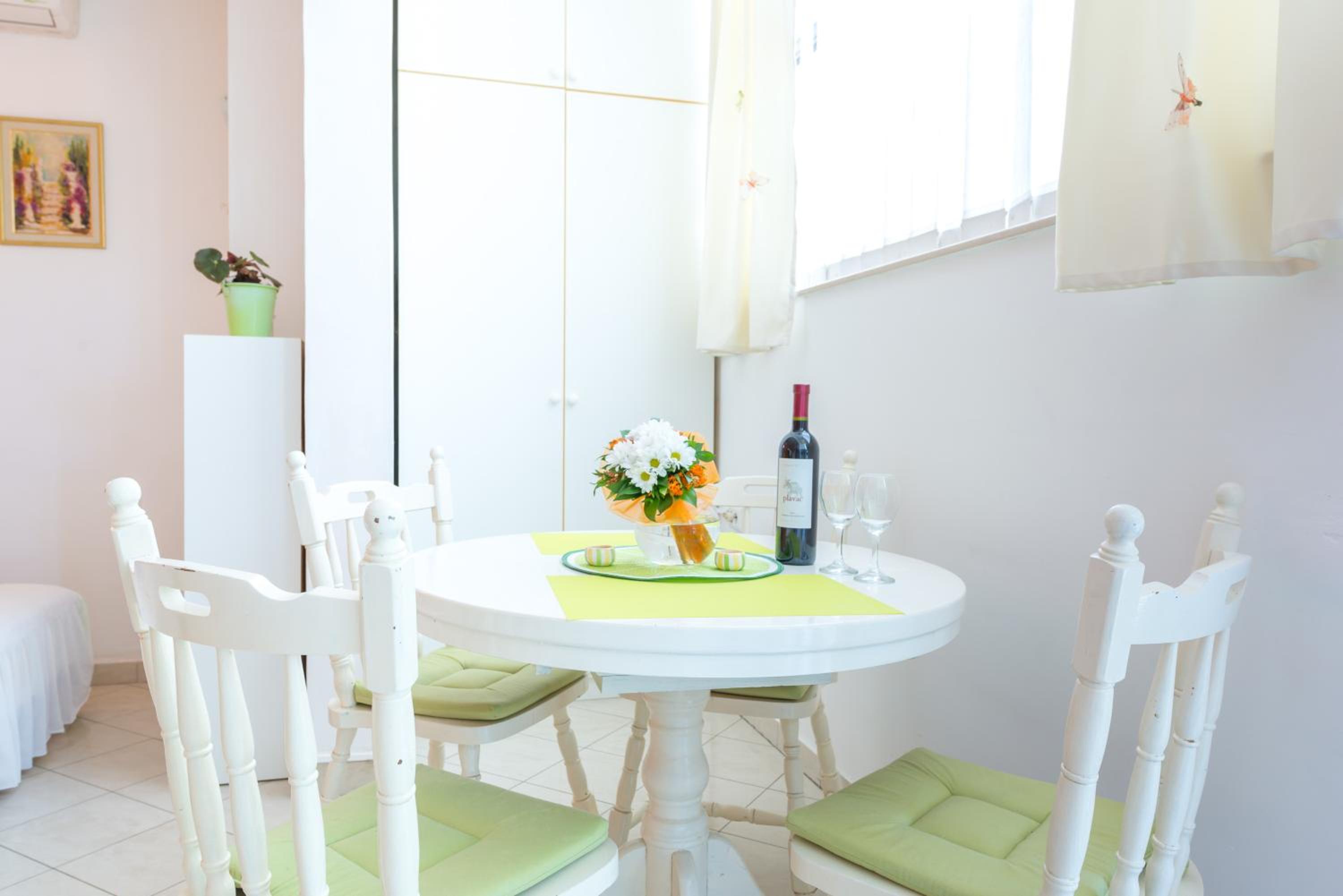 Cute & Cozy Studio