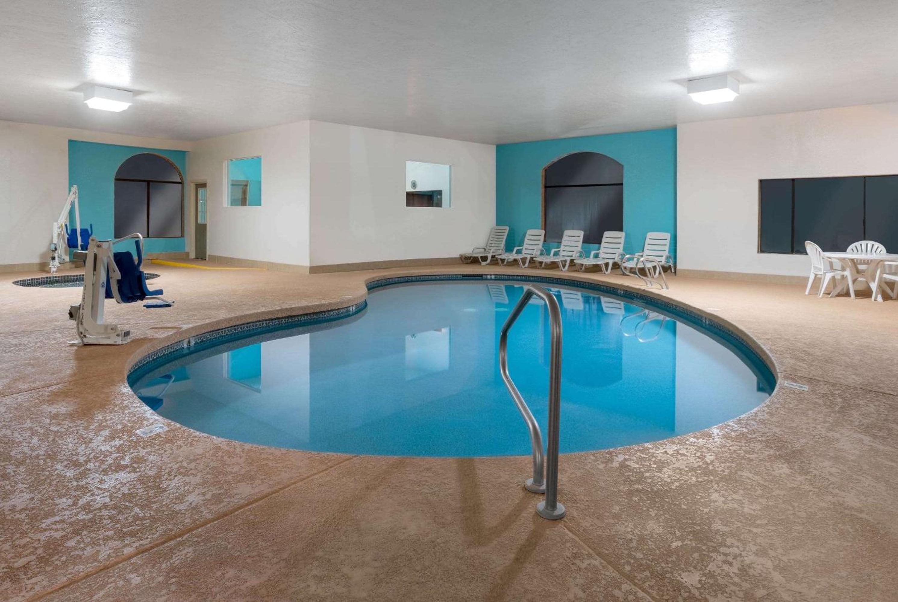 Holbrook Vacations - Howard Johnson by Wyndham Holbrook - Property Image 4