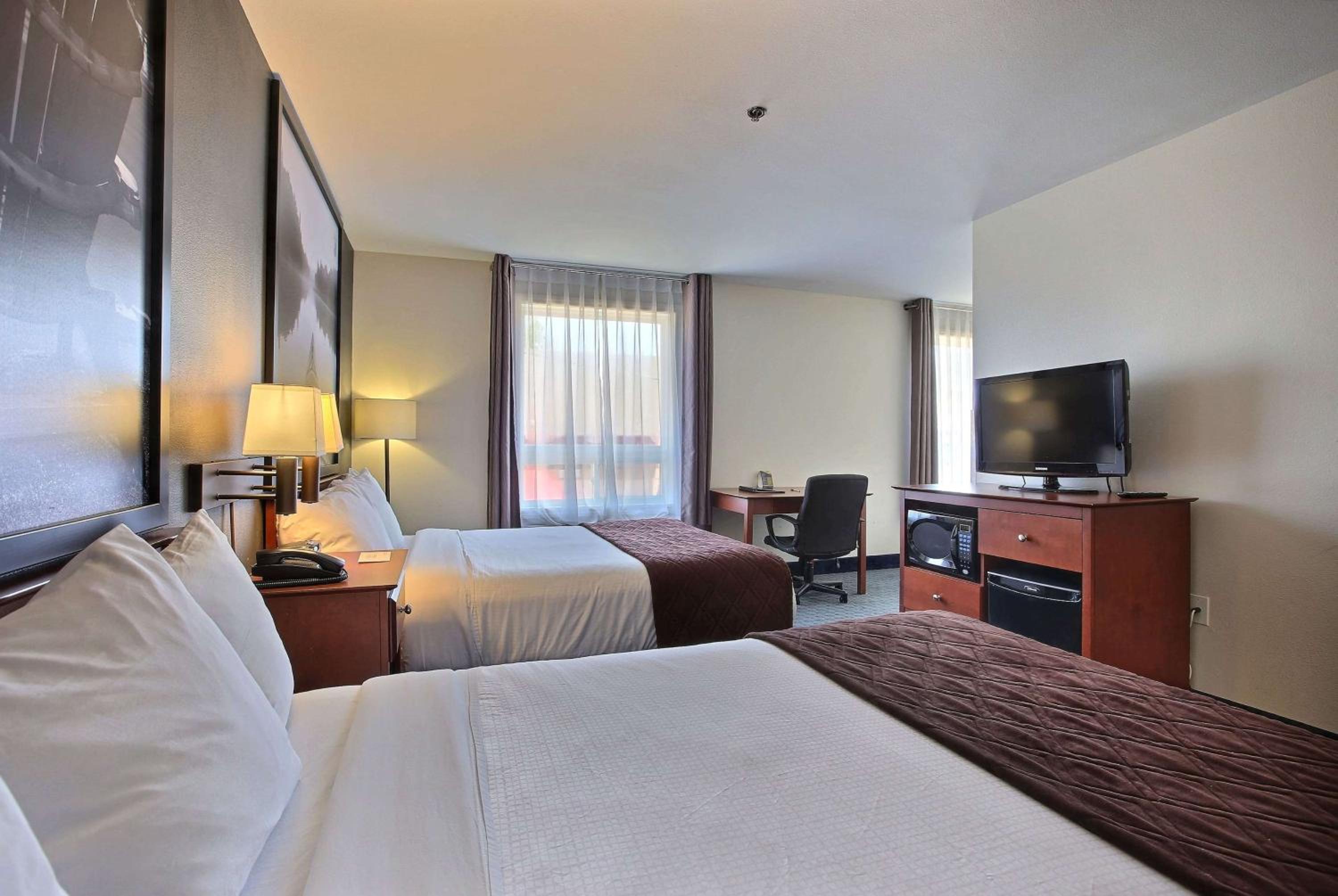 Trois-rivieres Vacations - Super 8 by Wyndham Trois-Rivieres - Property Image 10