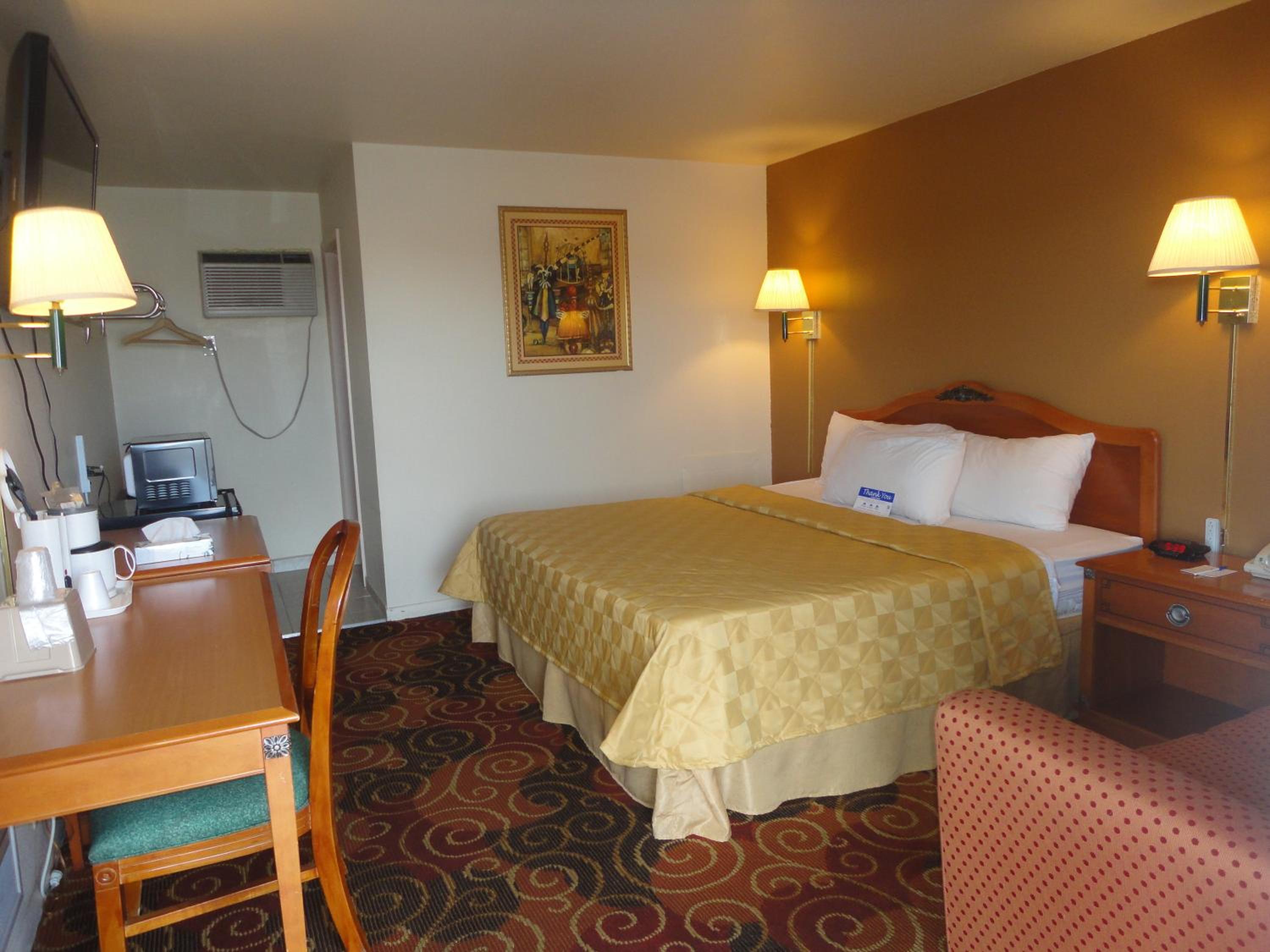 Destin Vacations - Americas Best Value Inn Santa Rosa, New Mexico - Property Image 2