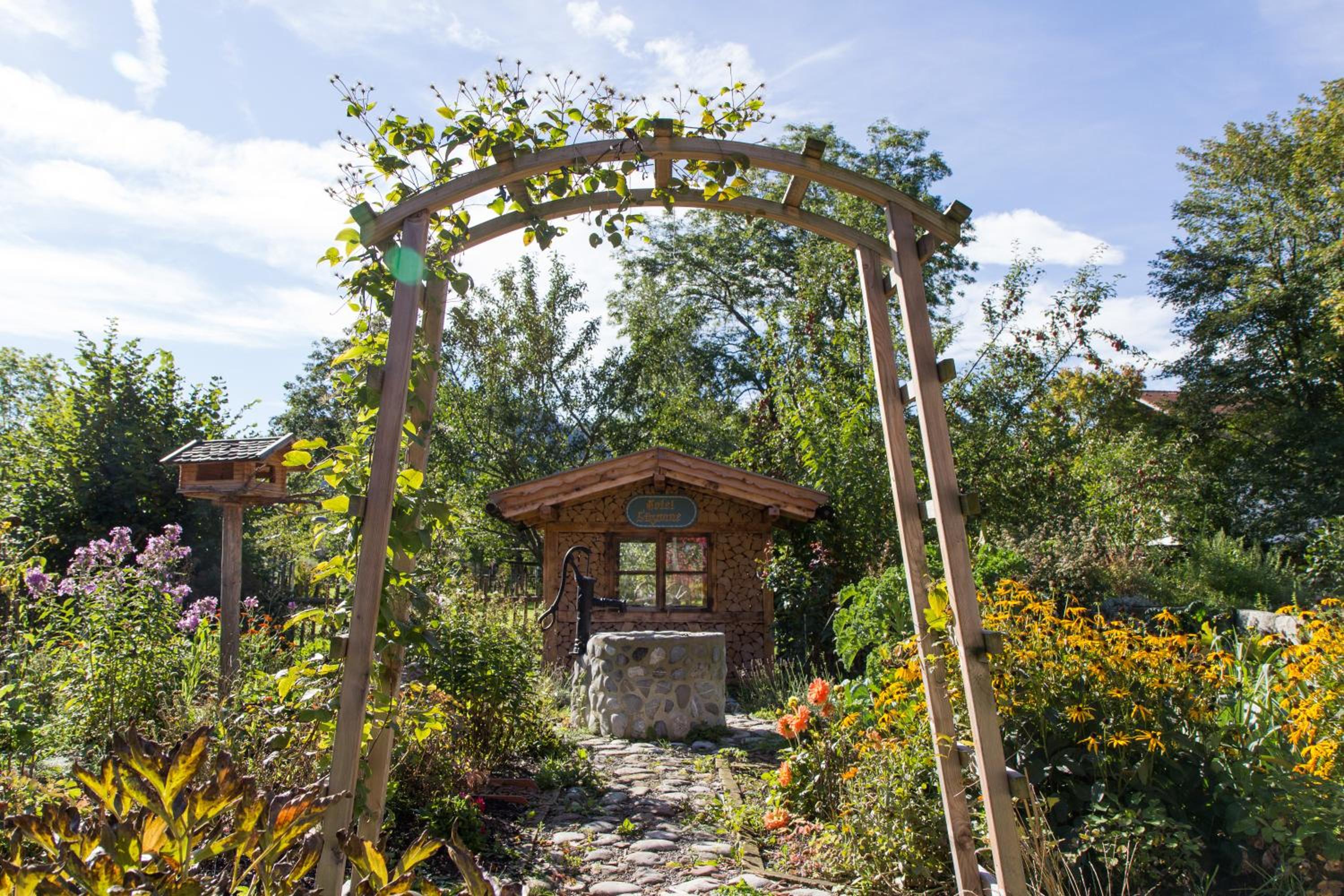 Suzanne's B&B & Gardens