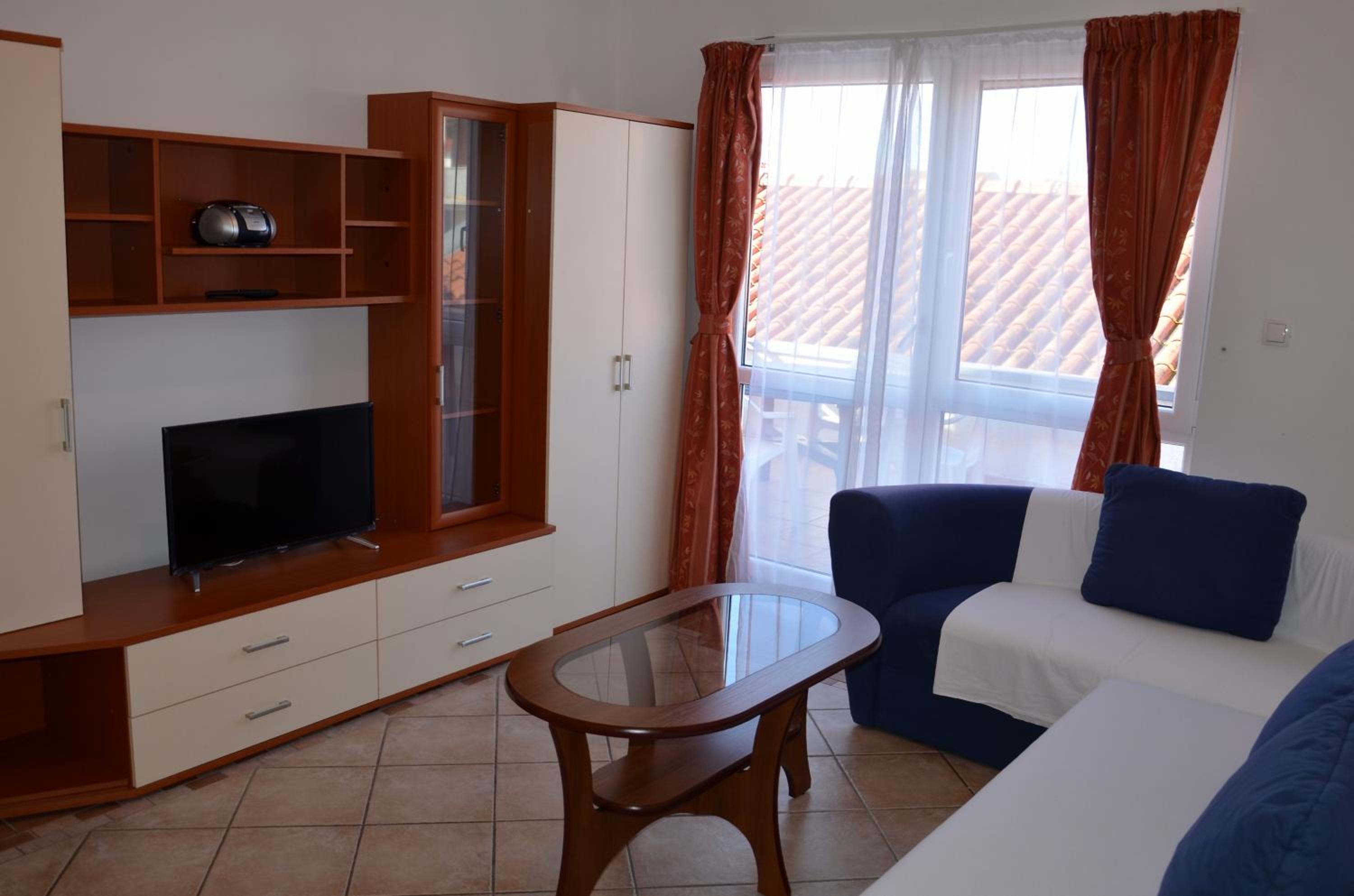 Apartments Pirovcanka