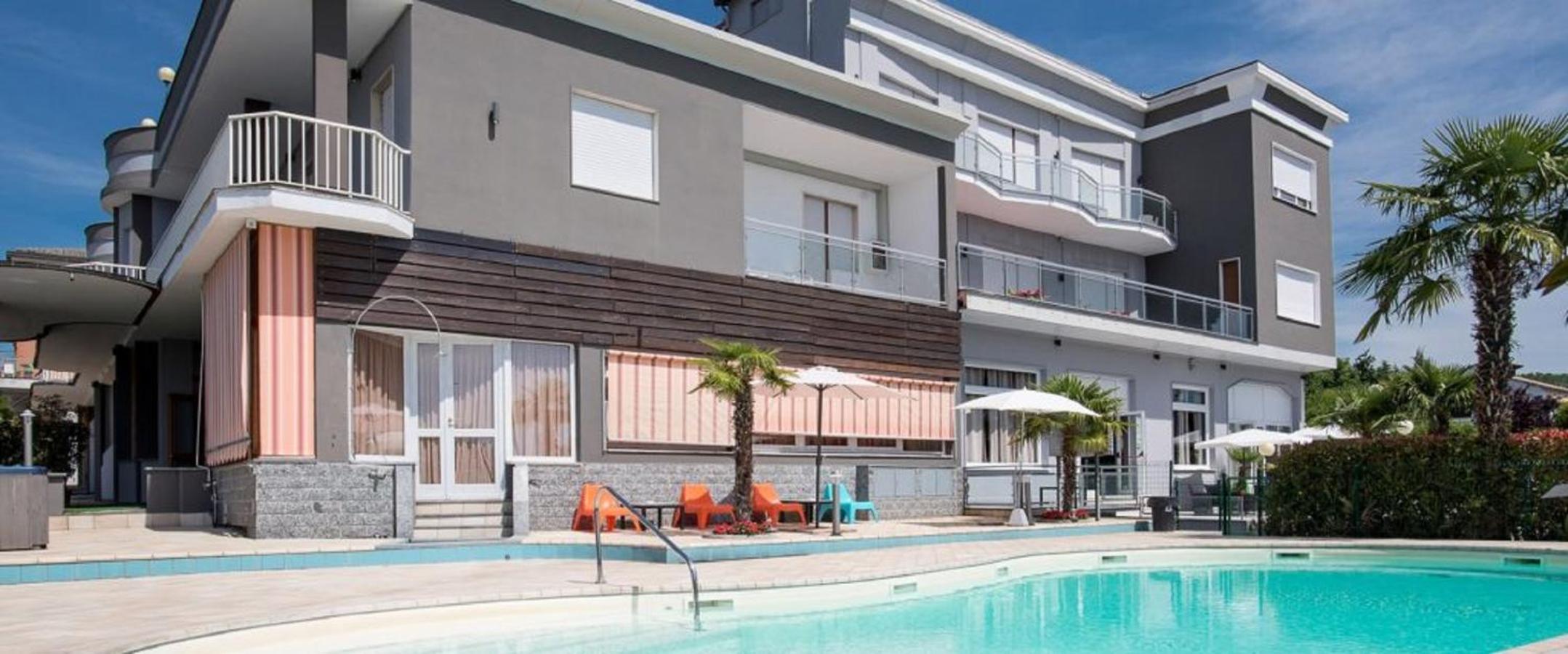 Hotel Royal - Image 1