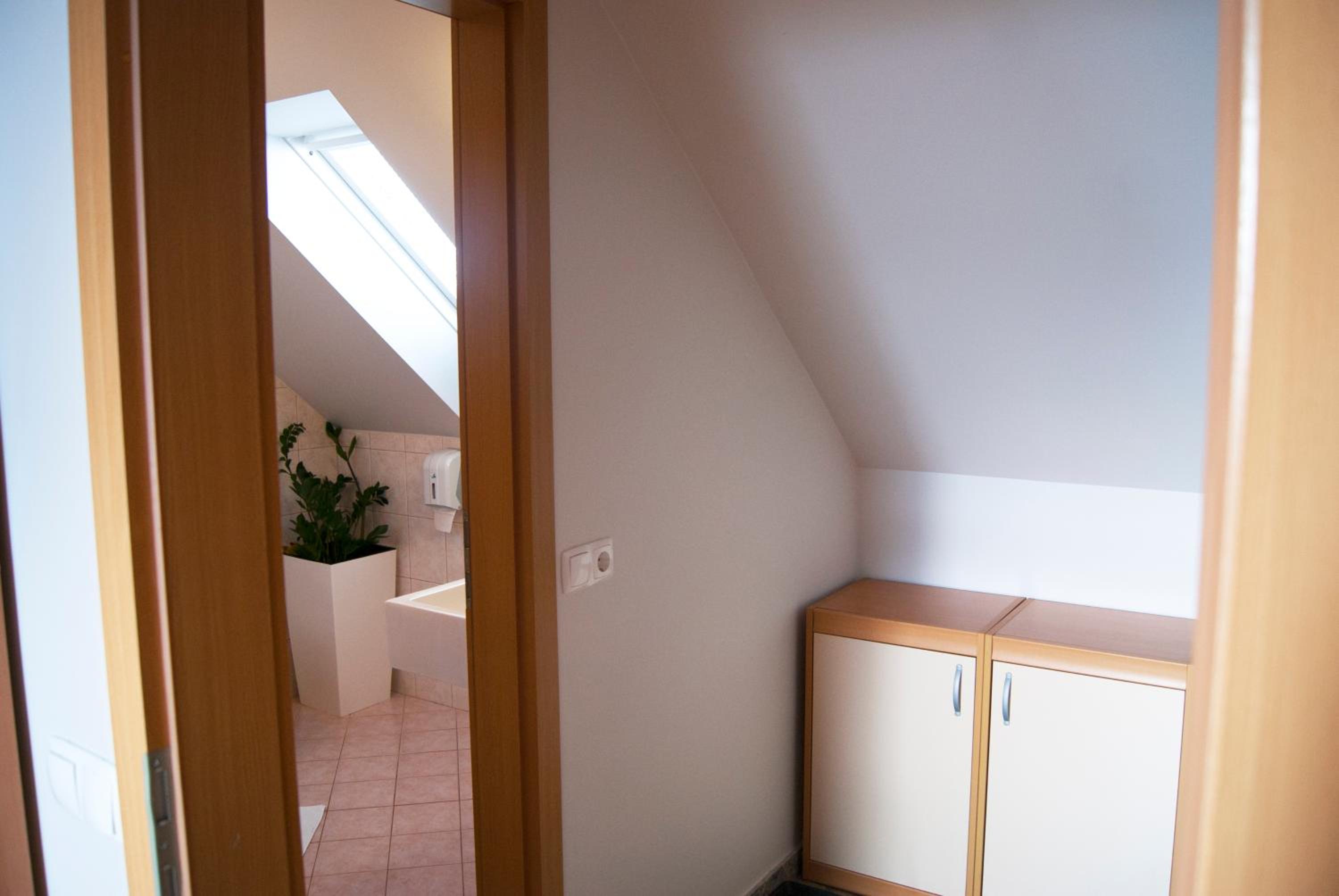 Rooms & Apartments Kepic, AIRPORT accomodation