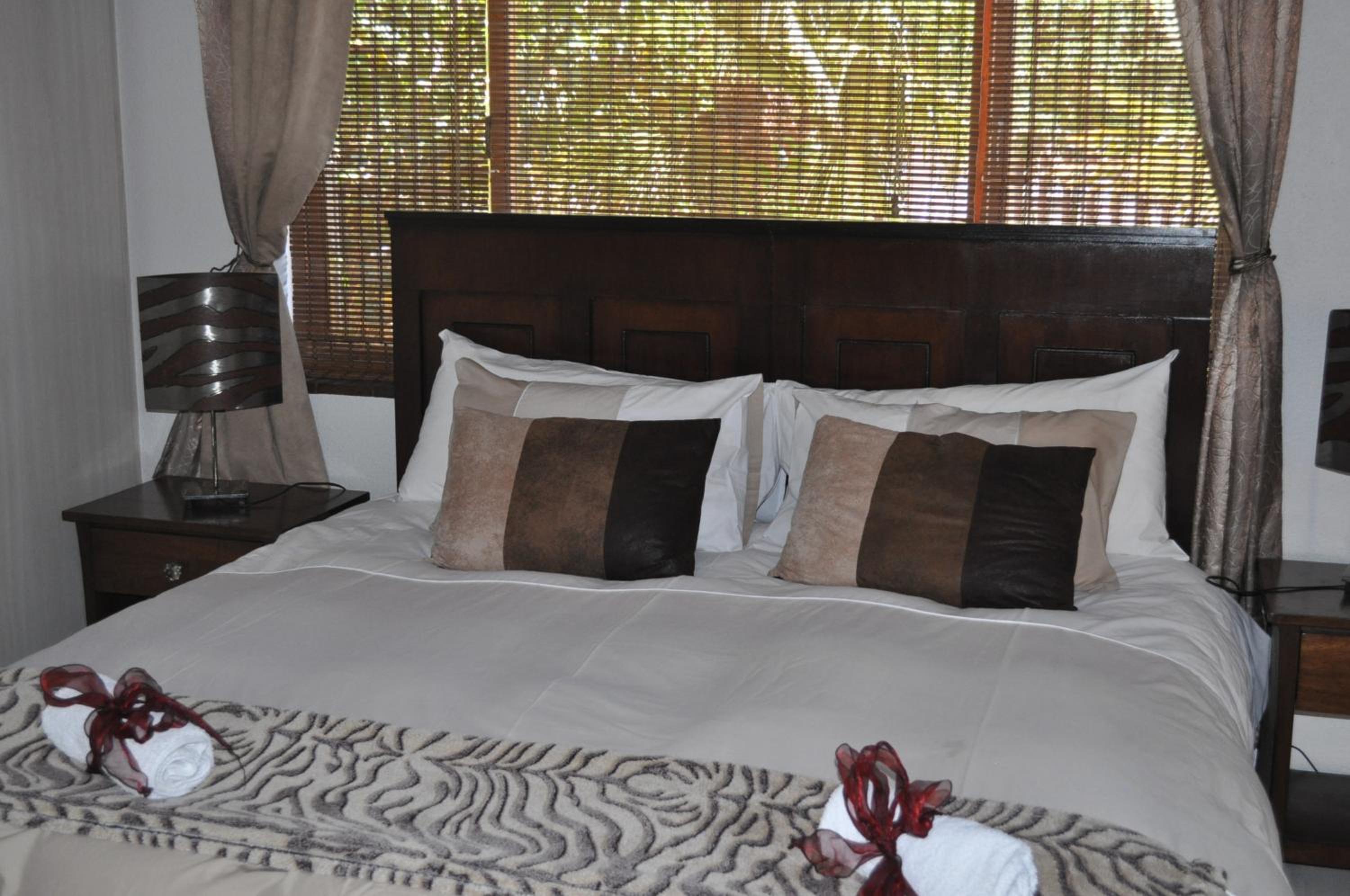 Pelican Place Guest Cottages view 2