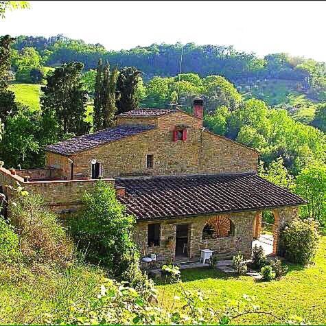 Casa nel bosco il Grottone