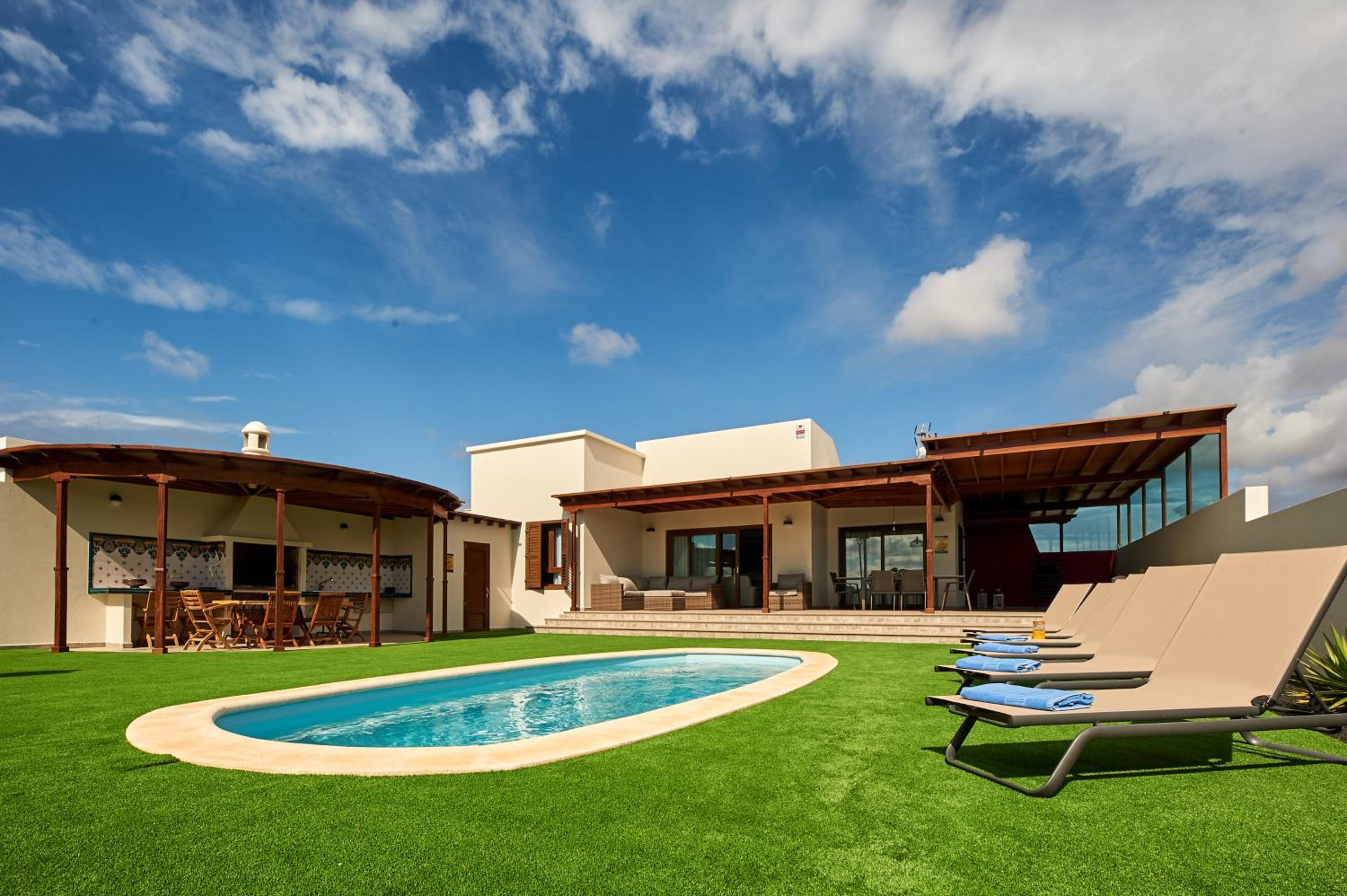 Hotel Las Caletas Village Playa Blanca - Image 1