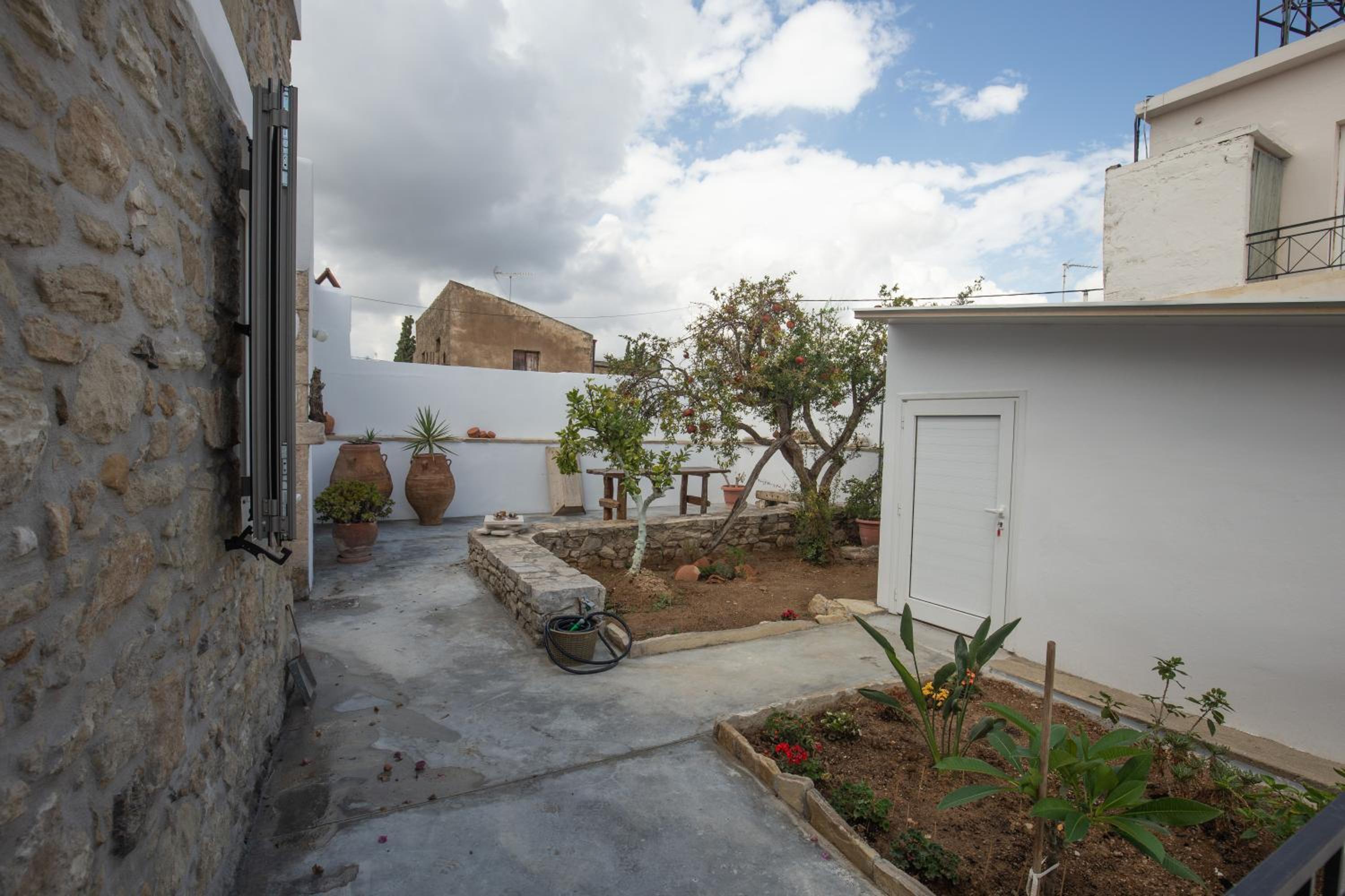 Iliopetra Studio view 2