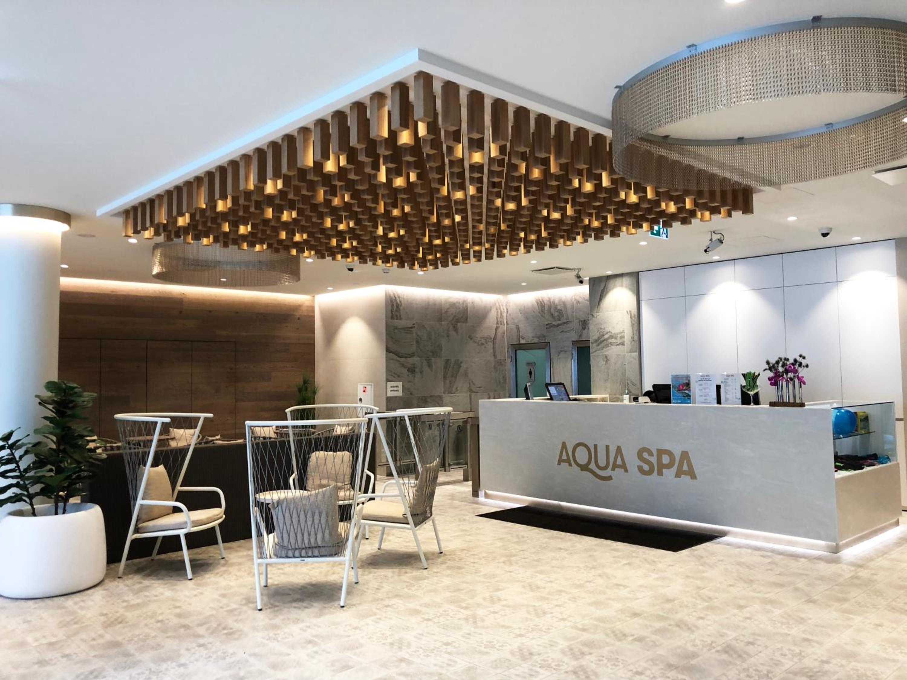 Reception & Lobby