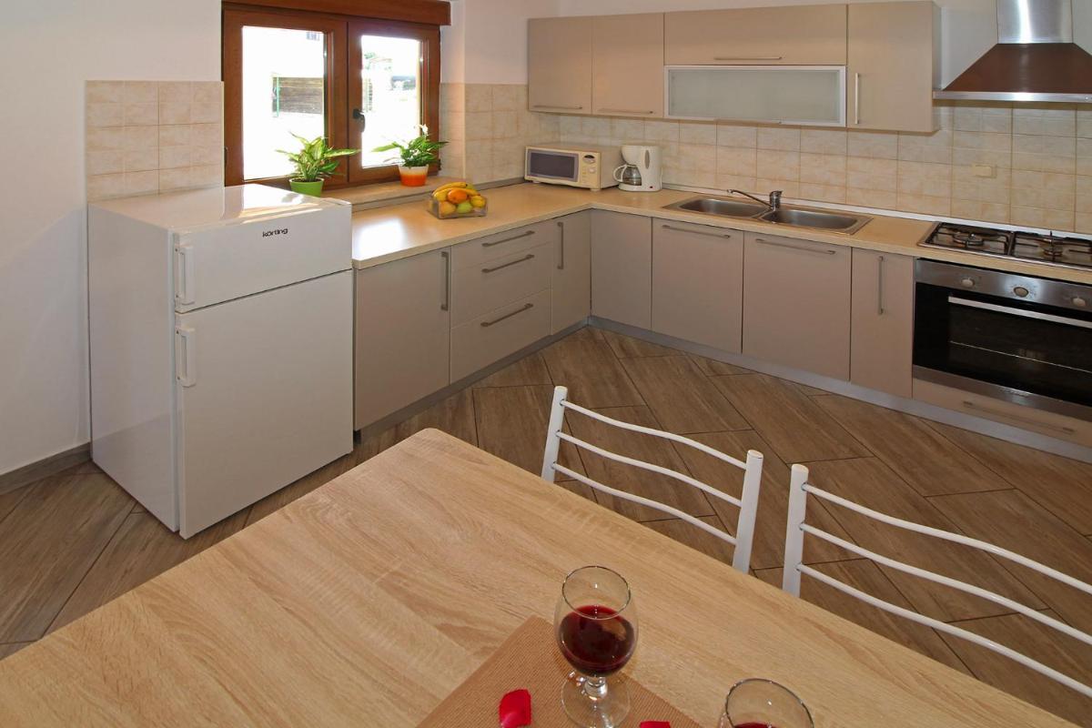 Mirjana in Kmeti (Haus für 4-5 Personen)