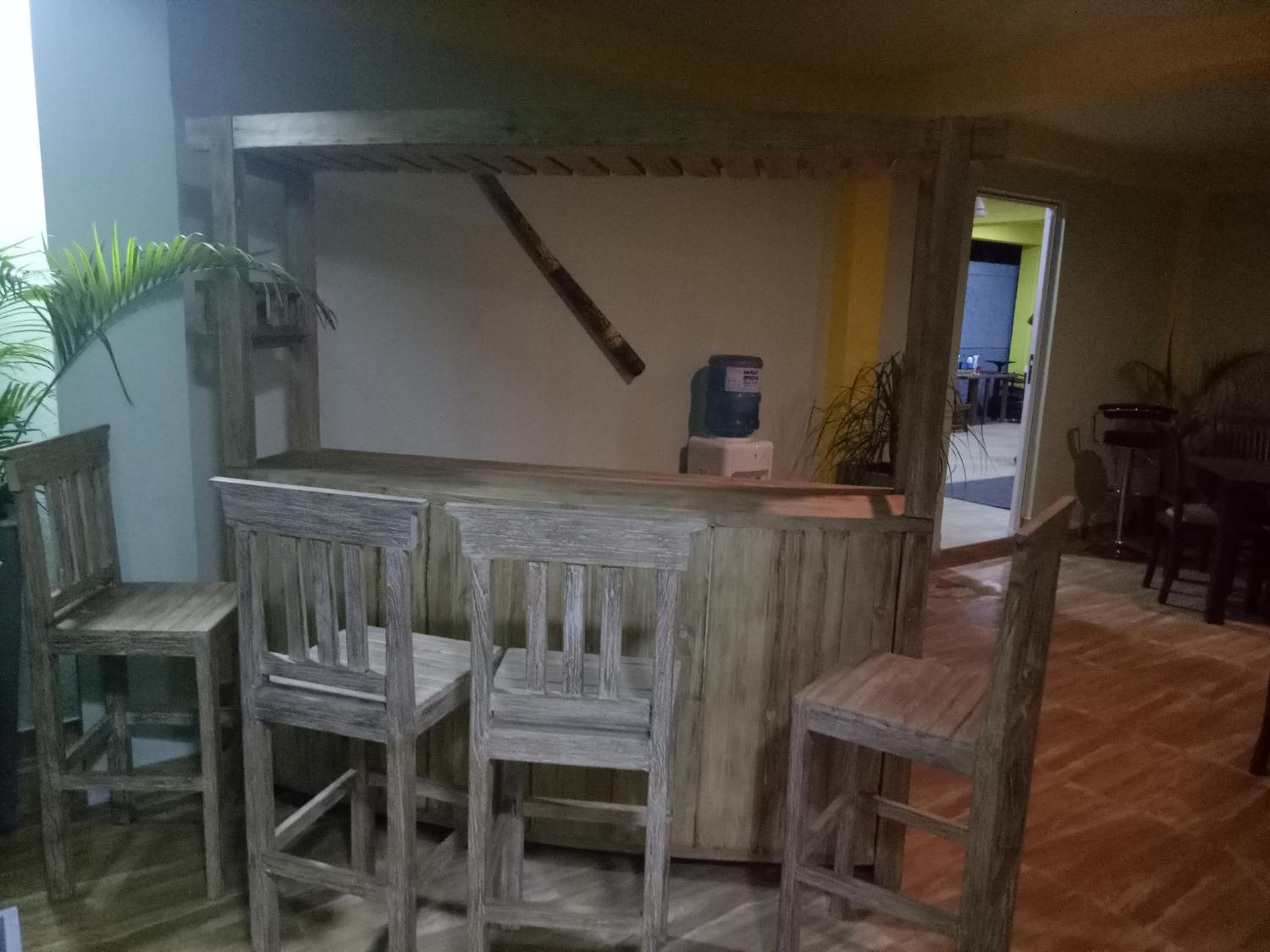 This Is It Airport Hotel and Restaurant view 4