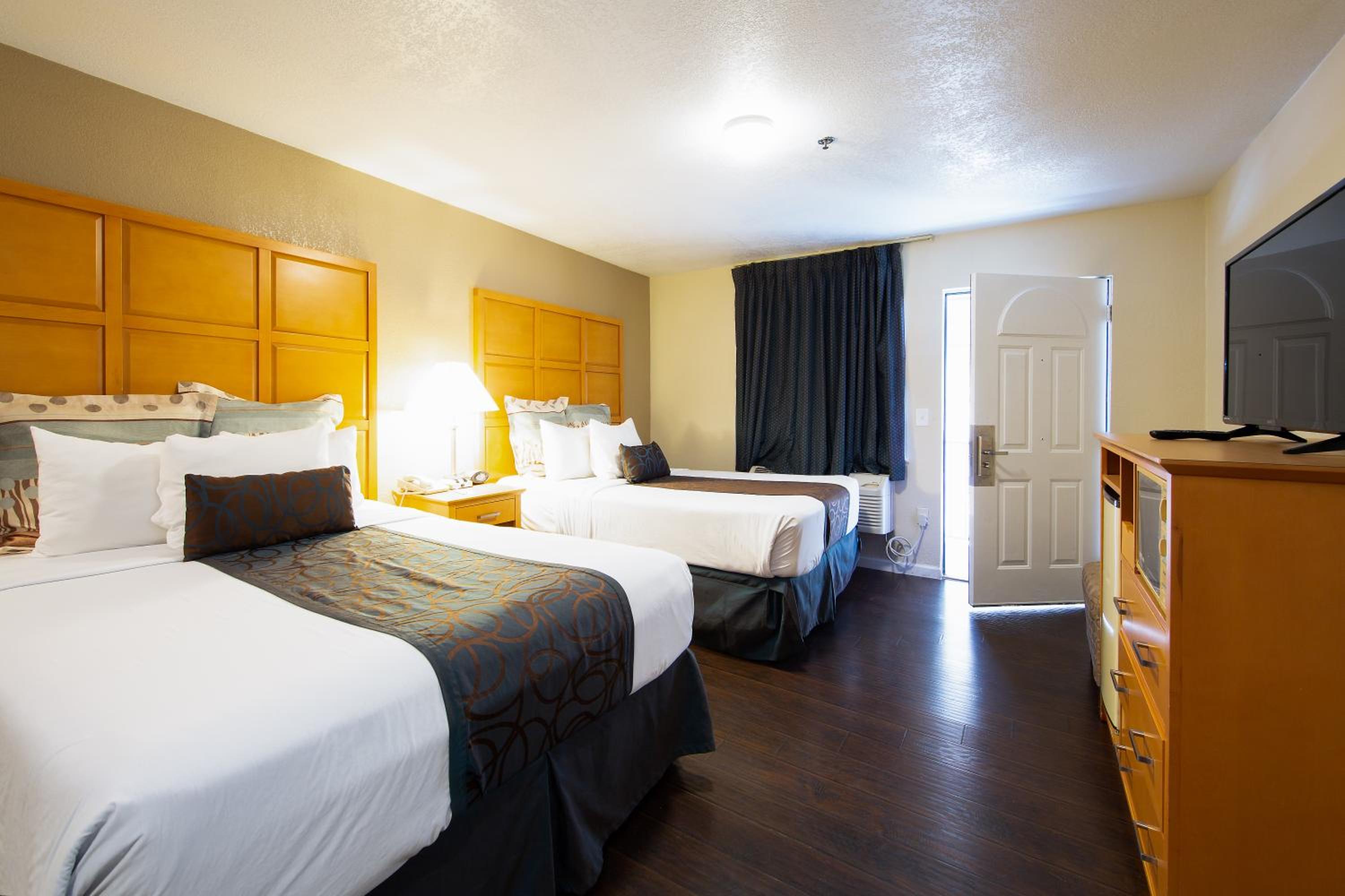 Merced Vacations - Travelodge by Wyndham Merced Yosemite - Property Image 1