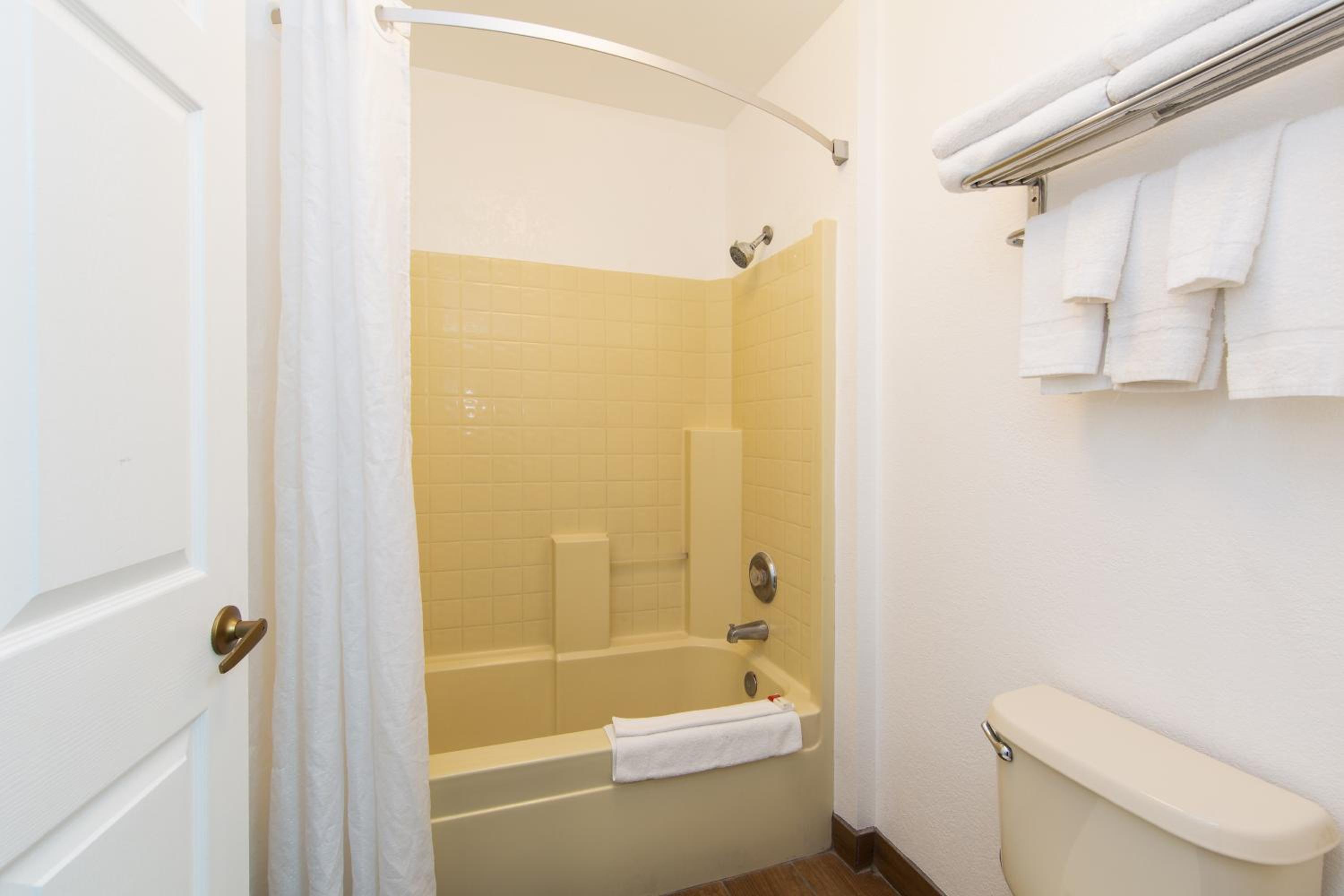 Merced Vacations - Travelodge by Wyndham Merced Yosemite - Property Image 18