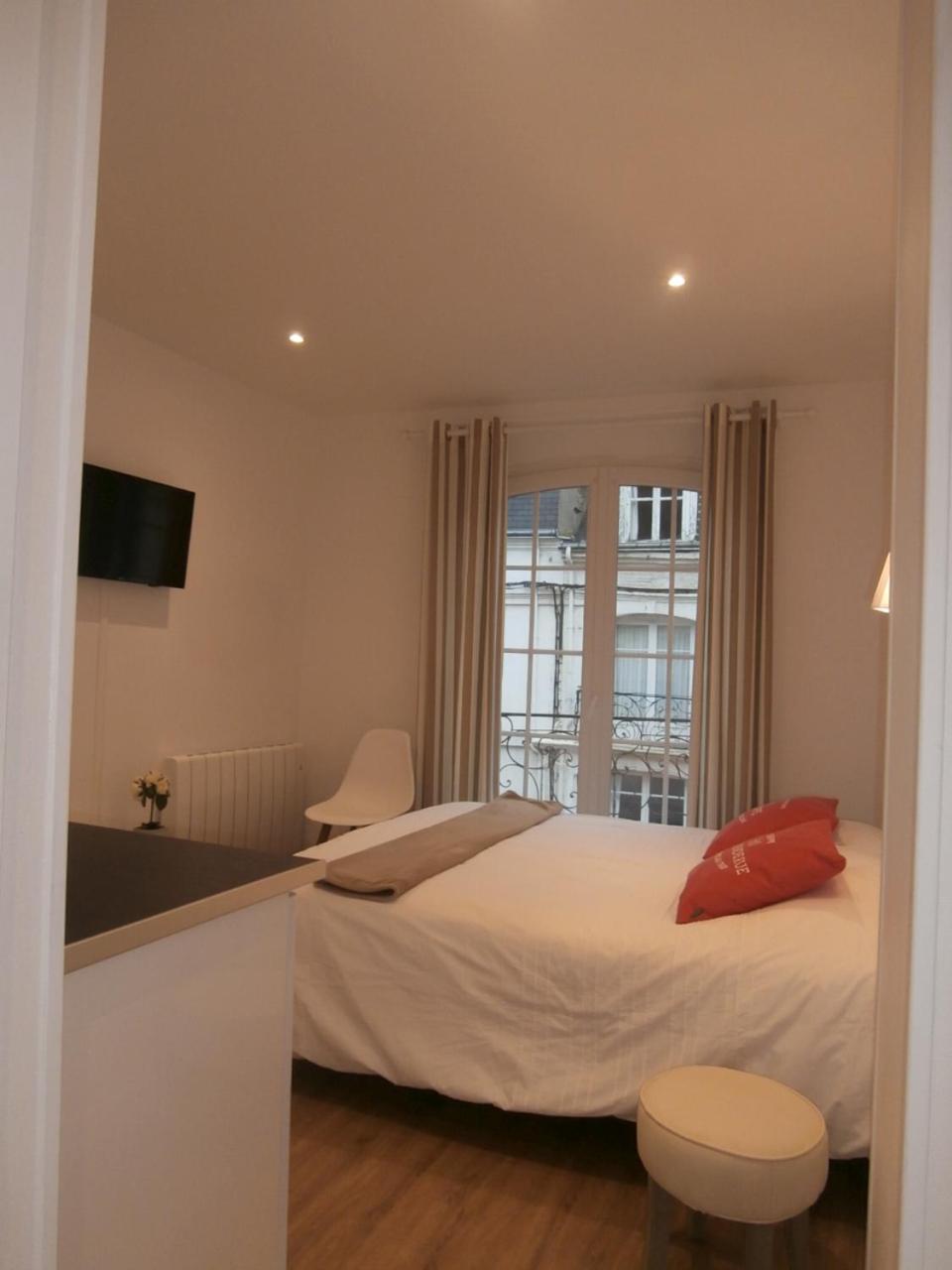 au Claire de lune view 4