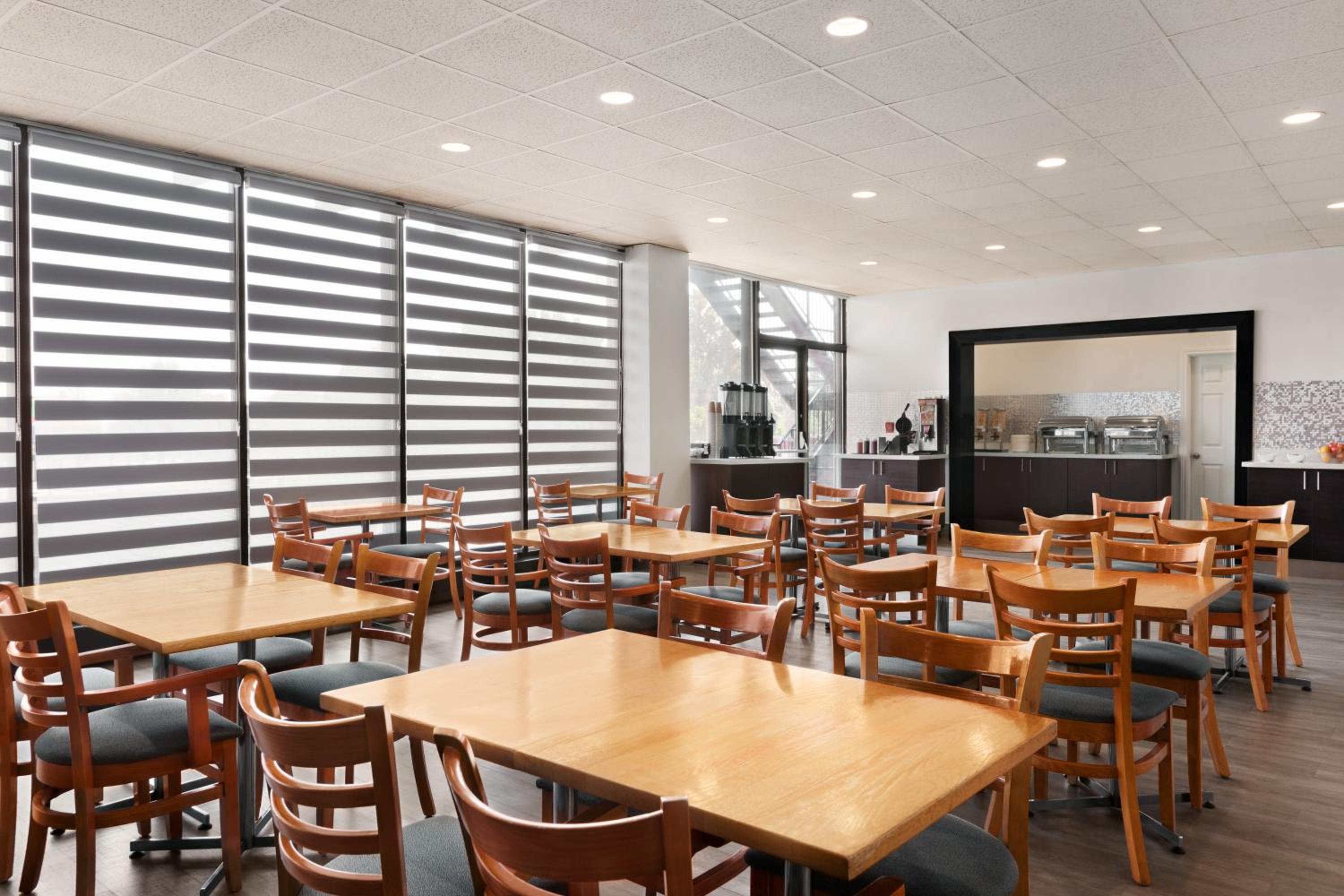 Belleville Vacations - Ramada by Wyndham Belleville Harbourview Conference Center - Property Image 47