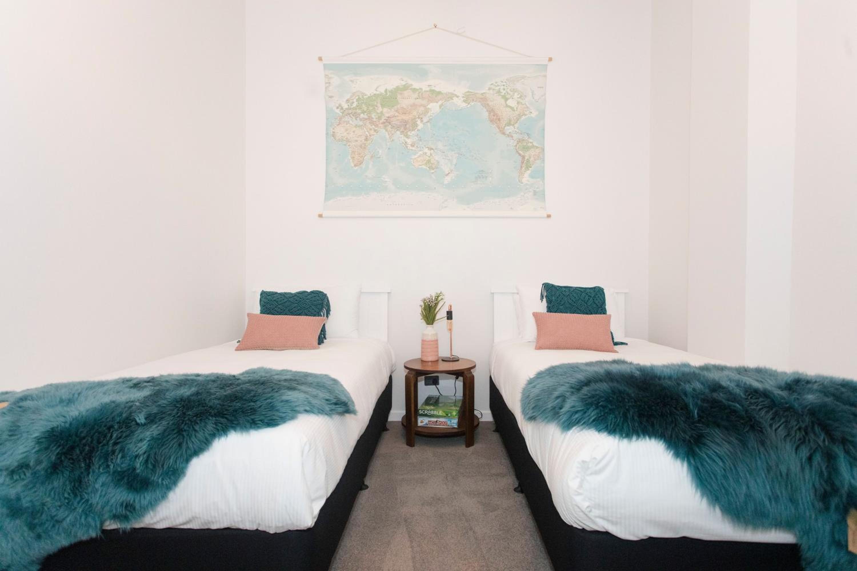 Anzac North Loft - 4 Bedrooms & 2 Free Car Parks view 4