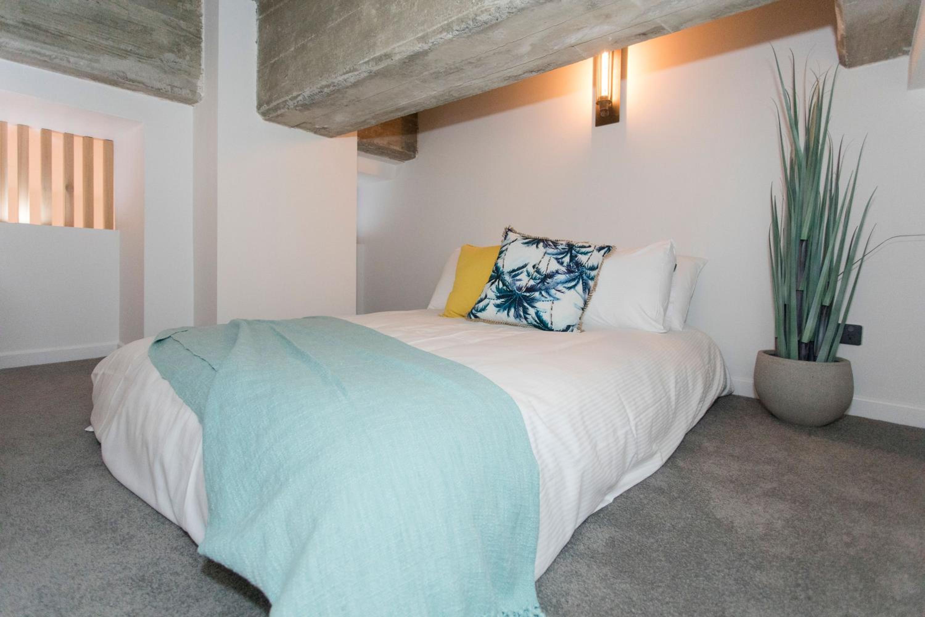 Anzac North Loft - 4 Bedrooms & 2 Free Car Parks view 5