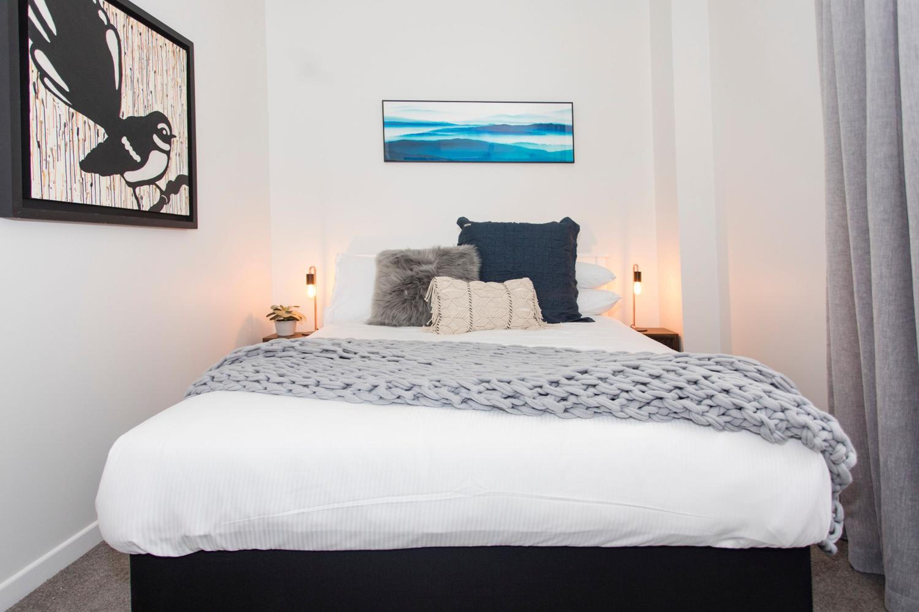 Anzac North Loft - 4 Bedrooms & 2 Free Car Parks view 3