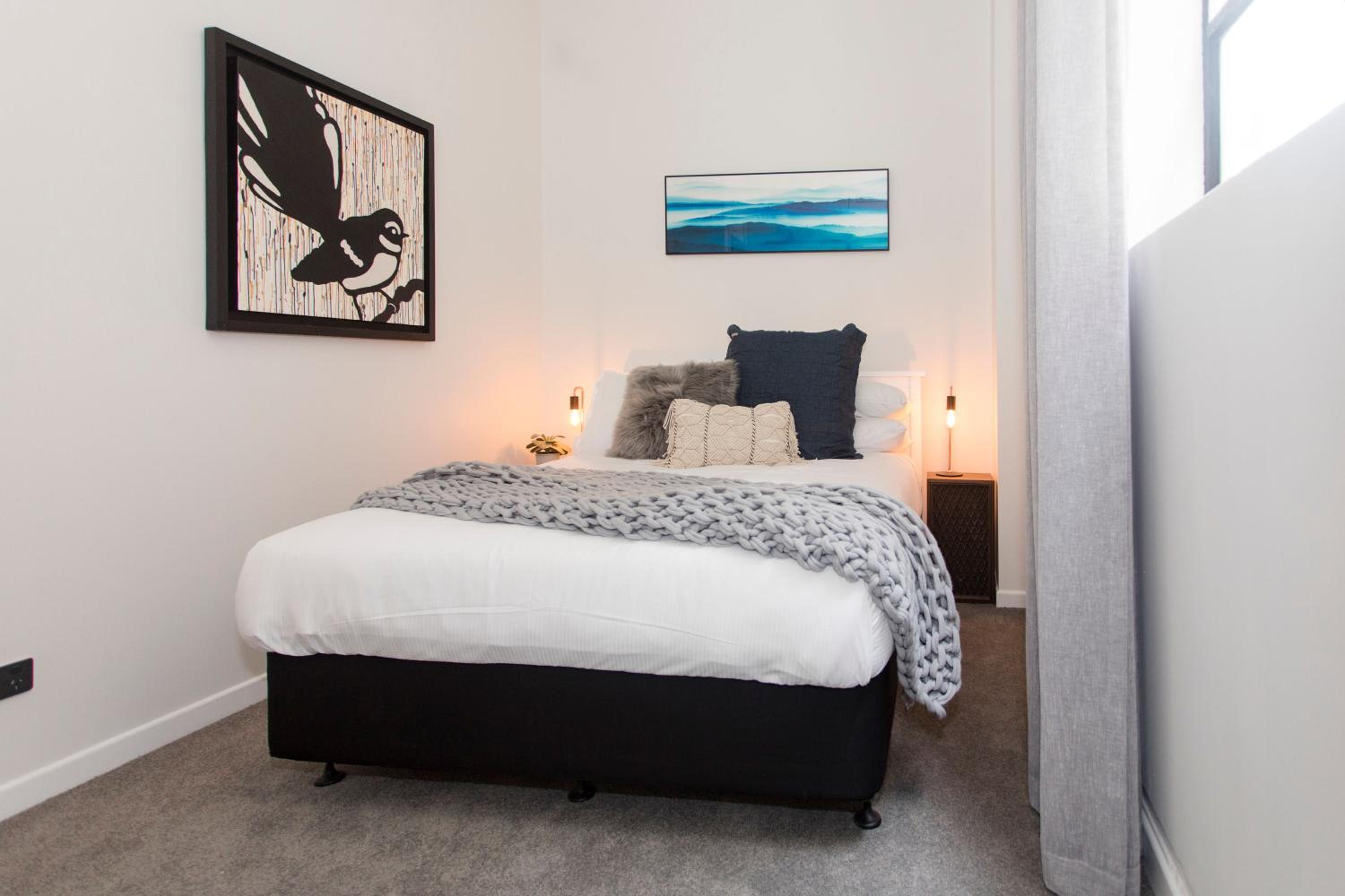Anzac North Loft - 4 Bedrooms & 2 Free Car Parks view 2