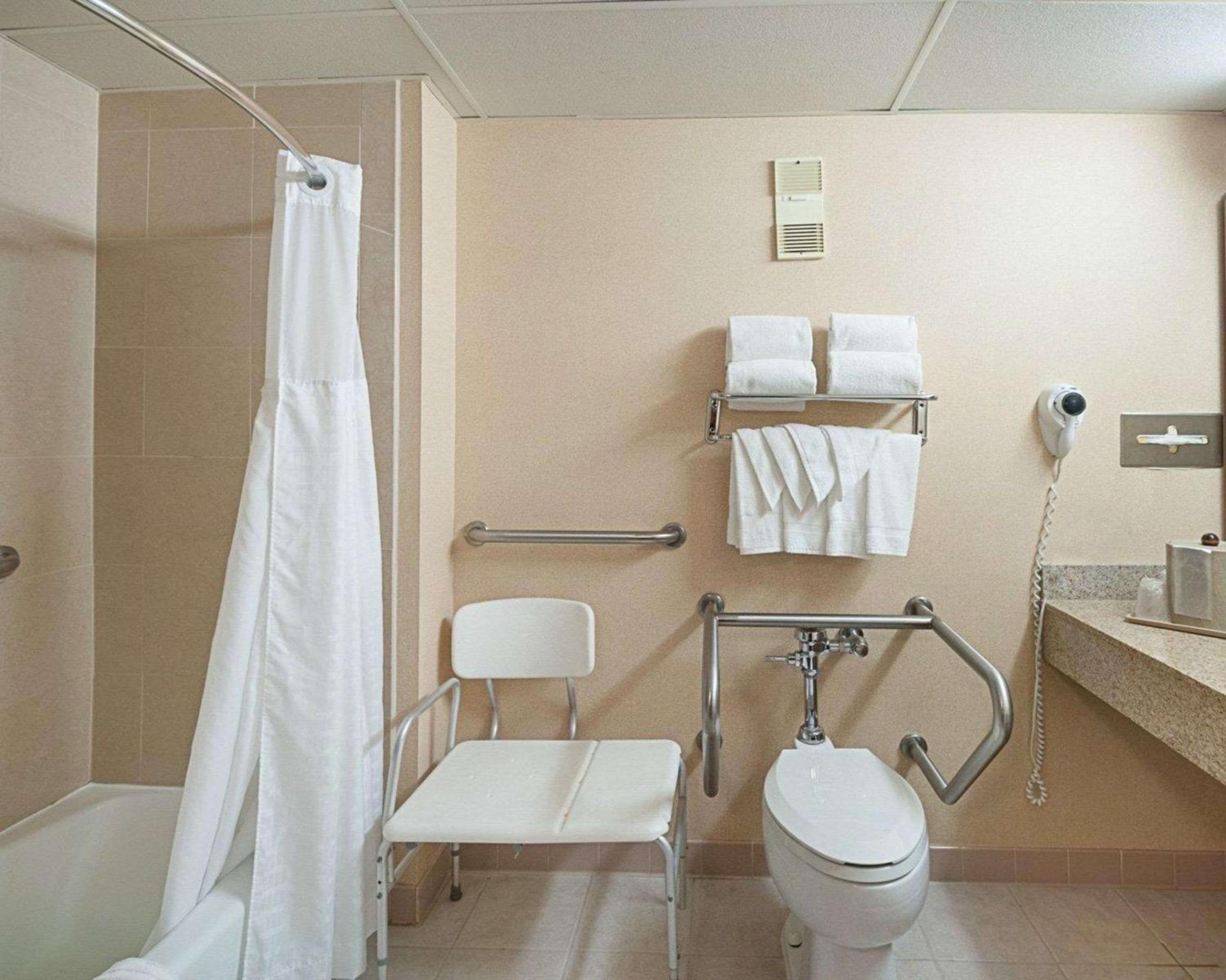 Arlington Vacations - Comfort Inn Ballston - Property Image 42