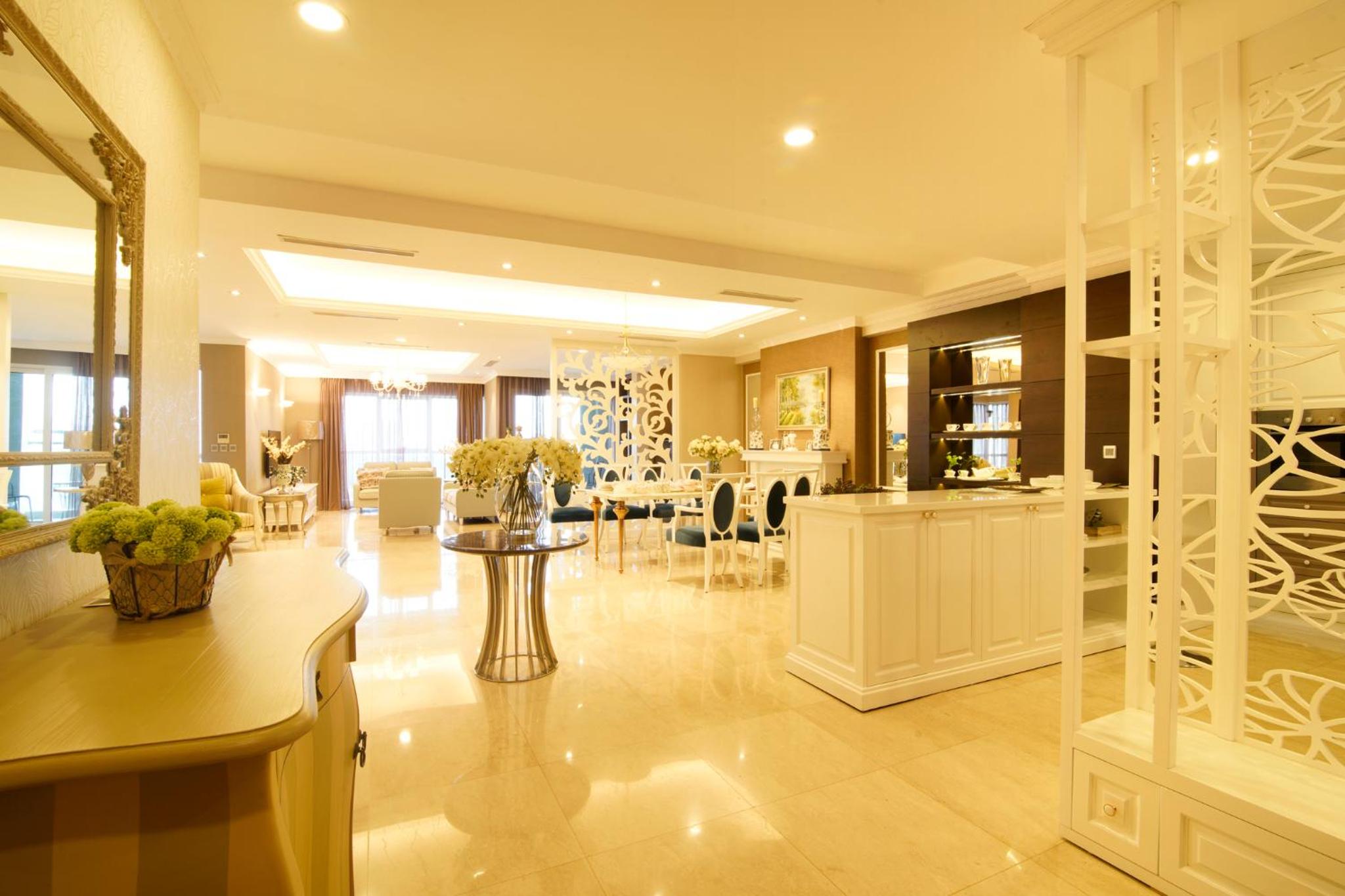 Elegance, luxury 4 bedrooms golf course view Ciputra Apartment