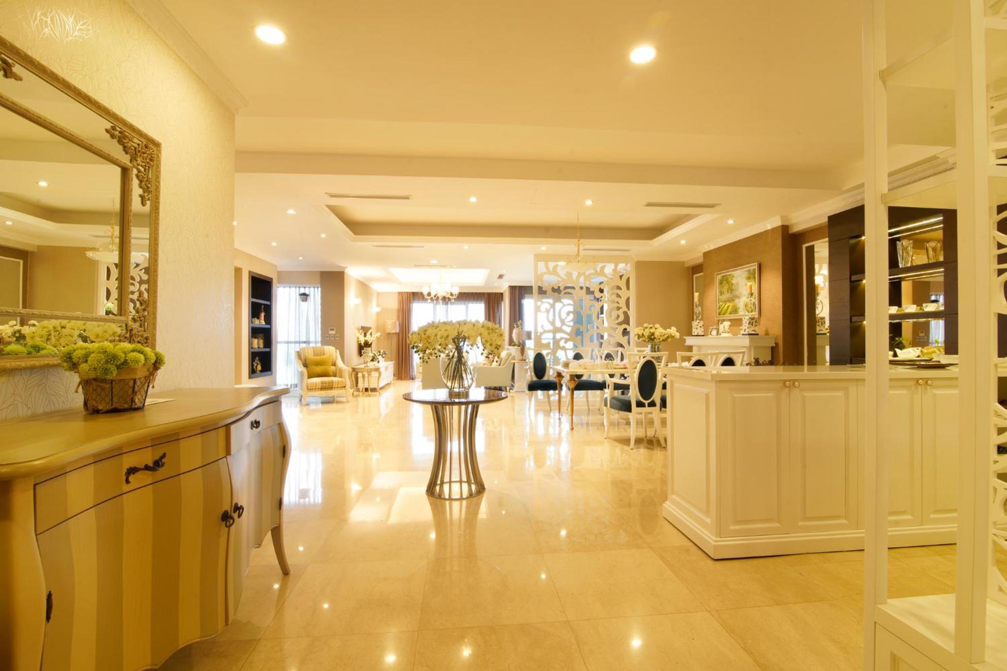 Elegance, luxury 4 bedrooms golf course view Ciputra Apartment