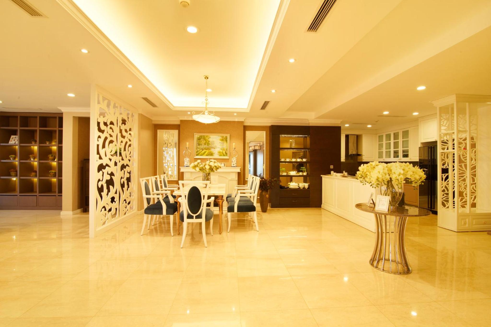 Elegance, luxury 4 bedrooms golf course view Ciputra Apartment