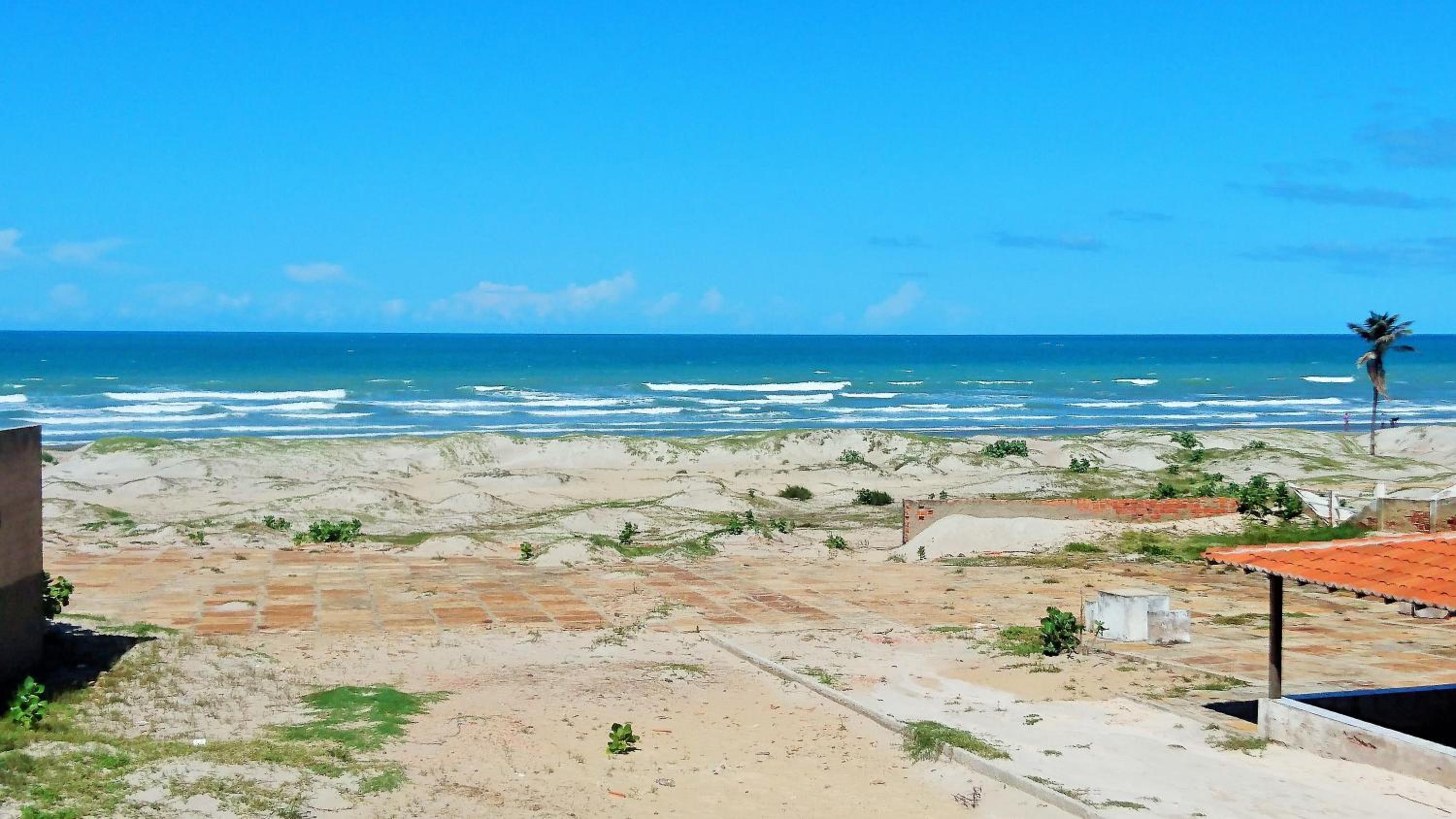 Casa duplex beira mar reformada com piscina no Peito Moça